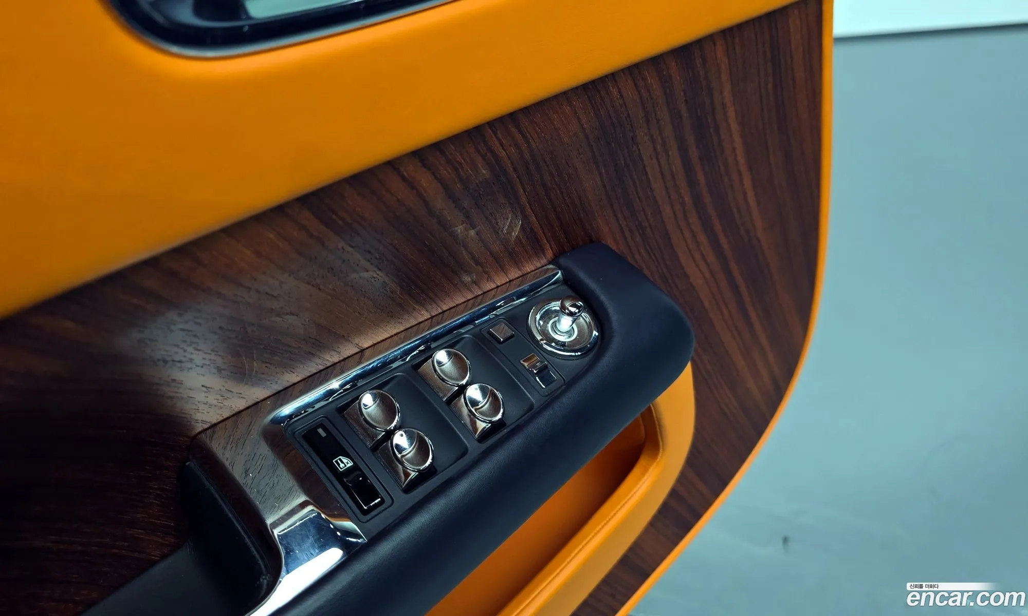 Rolls-Royce Dawn 2017 SCA666D03HU100580 — 3