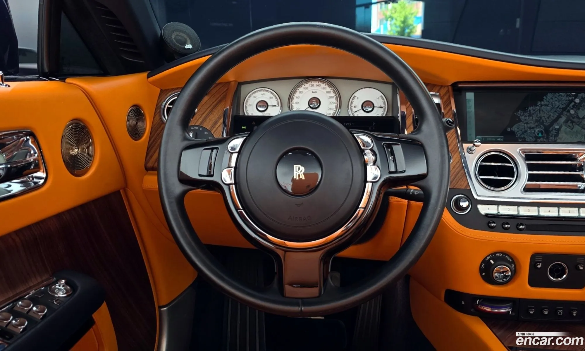 Rolls-Royce Dawn 2017 SCA666D03HU100580 — 17