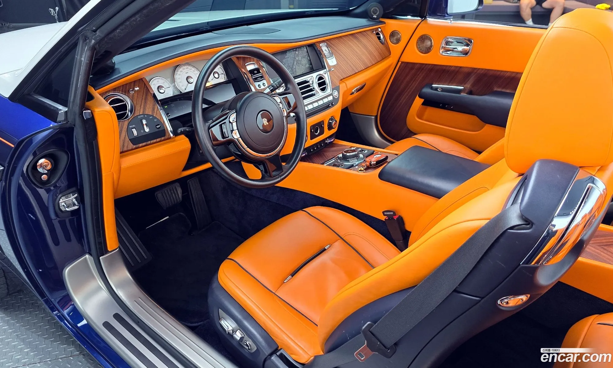 Rolls-Royce Dawn 2017 SCA666D03HU100580 — 14