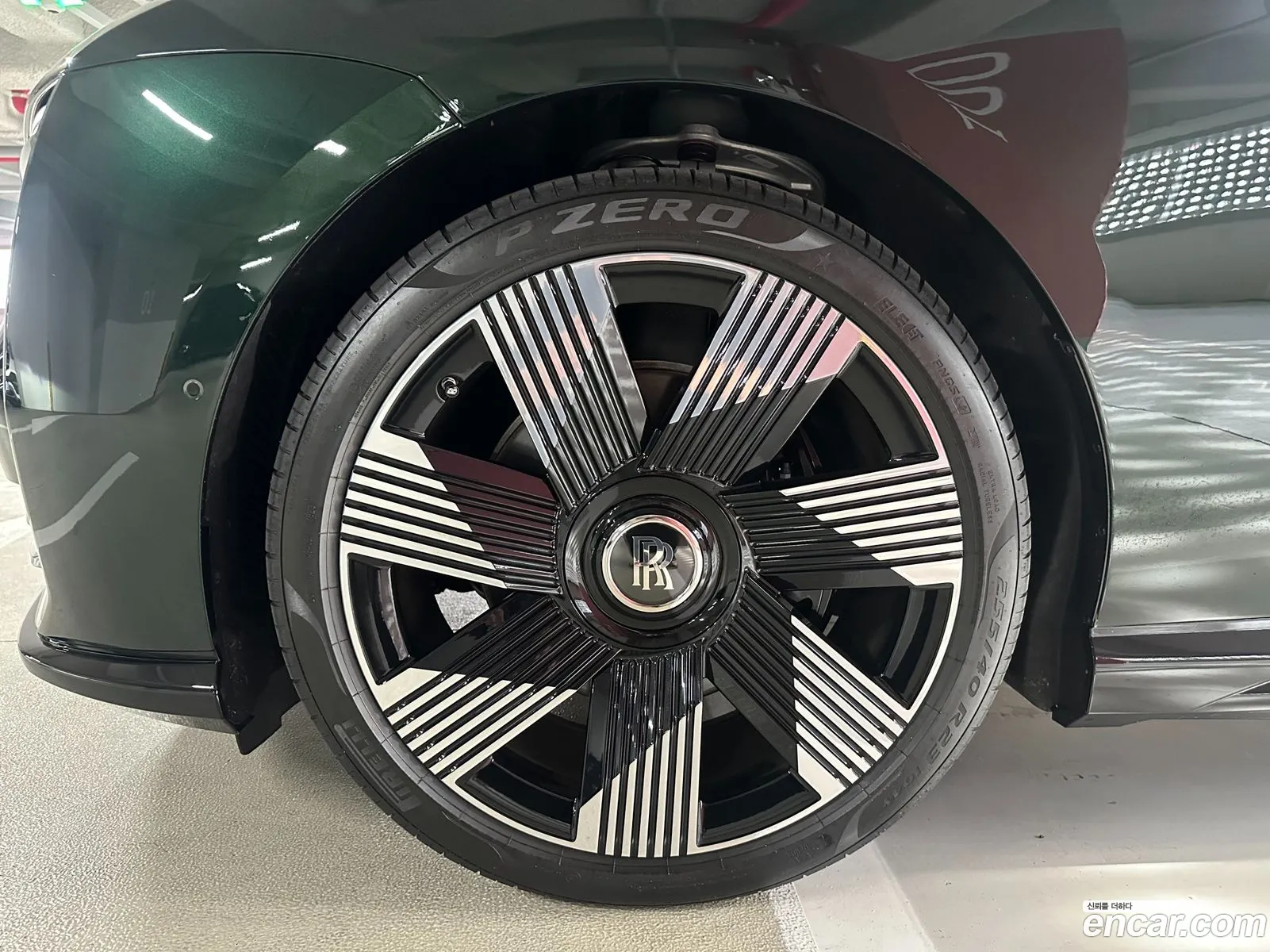 Rolls-Royce Spectre 2024 — 10