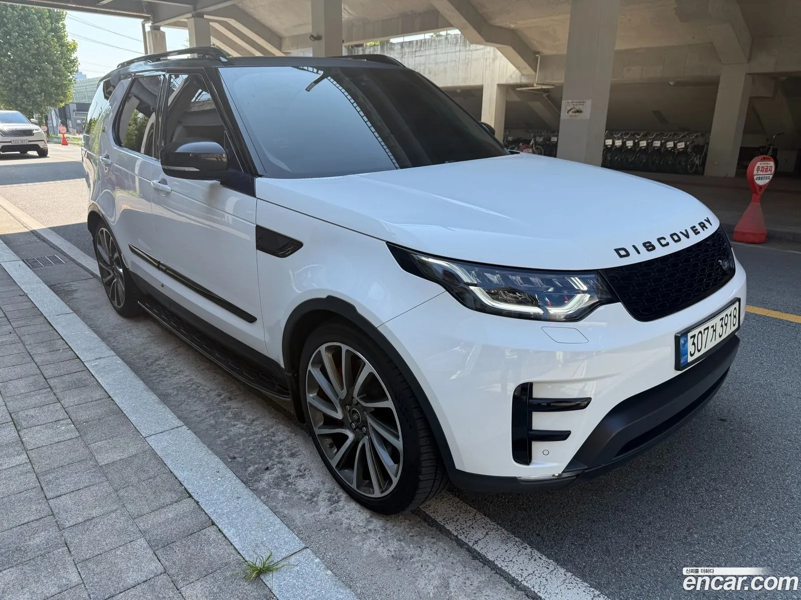 Land Rover Discovery 5 2017 — 12