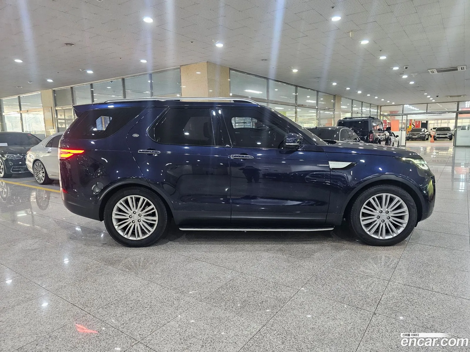 Land Rover Discovery 5 2017 — 4