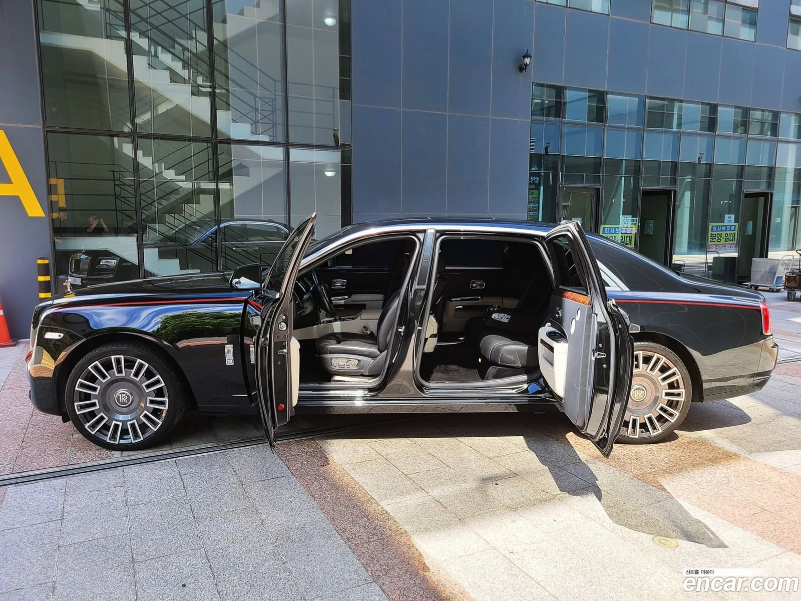 Rolls-Royce Ghost 2017 — 17