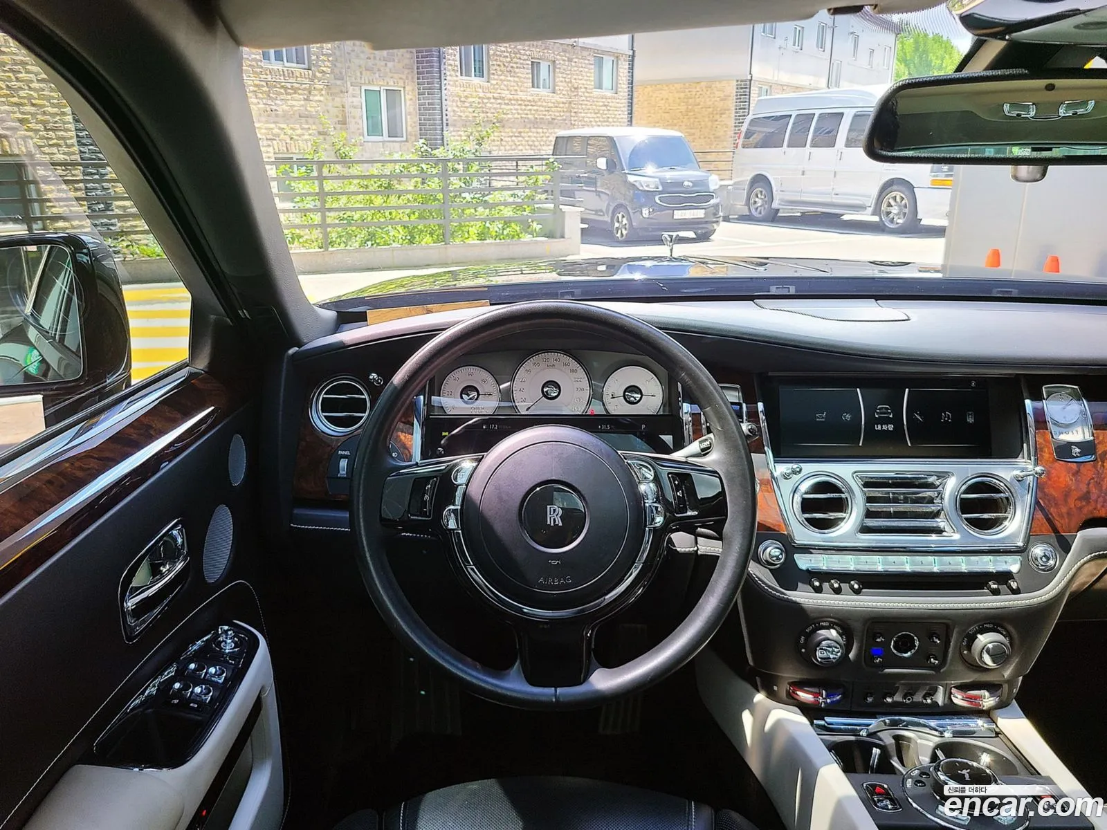 Rolls-Royce Ghost 2017 — 15