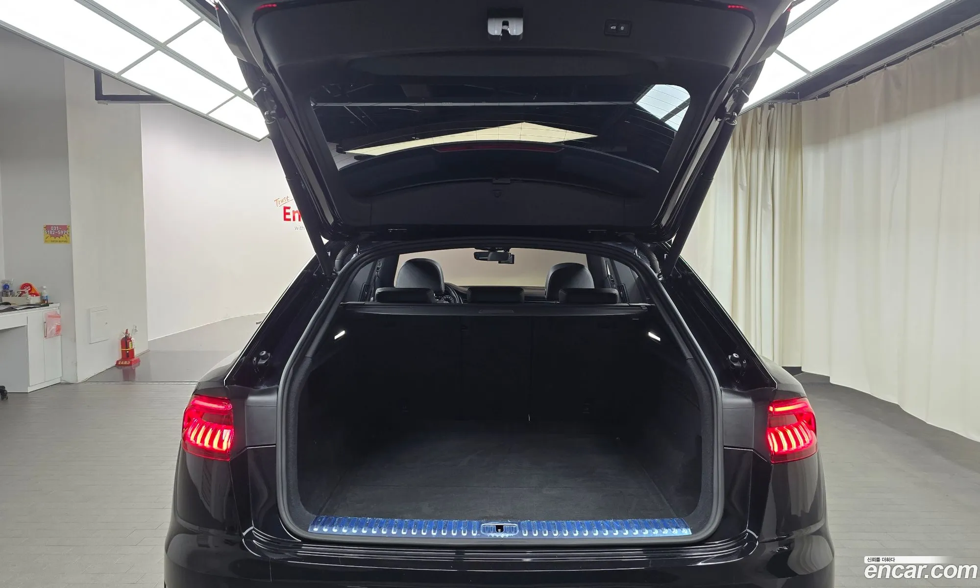 Audi Q8 2020 WAUZZZF13LD019511 — 18