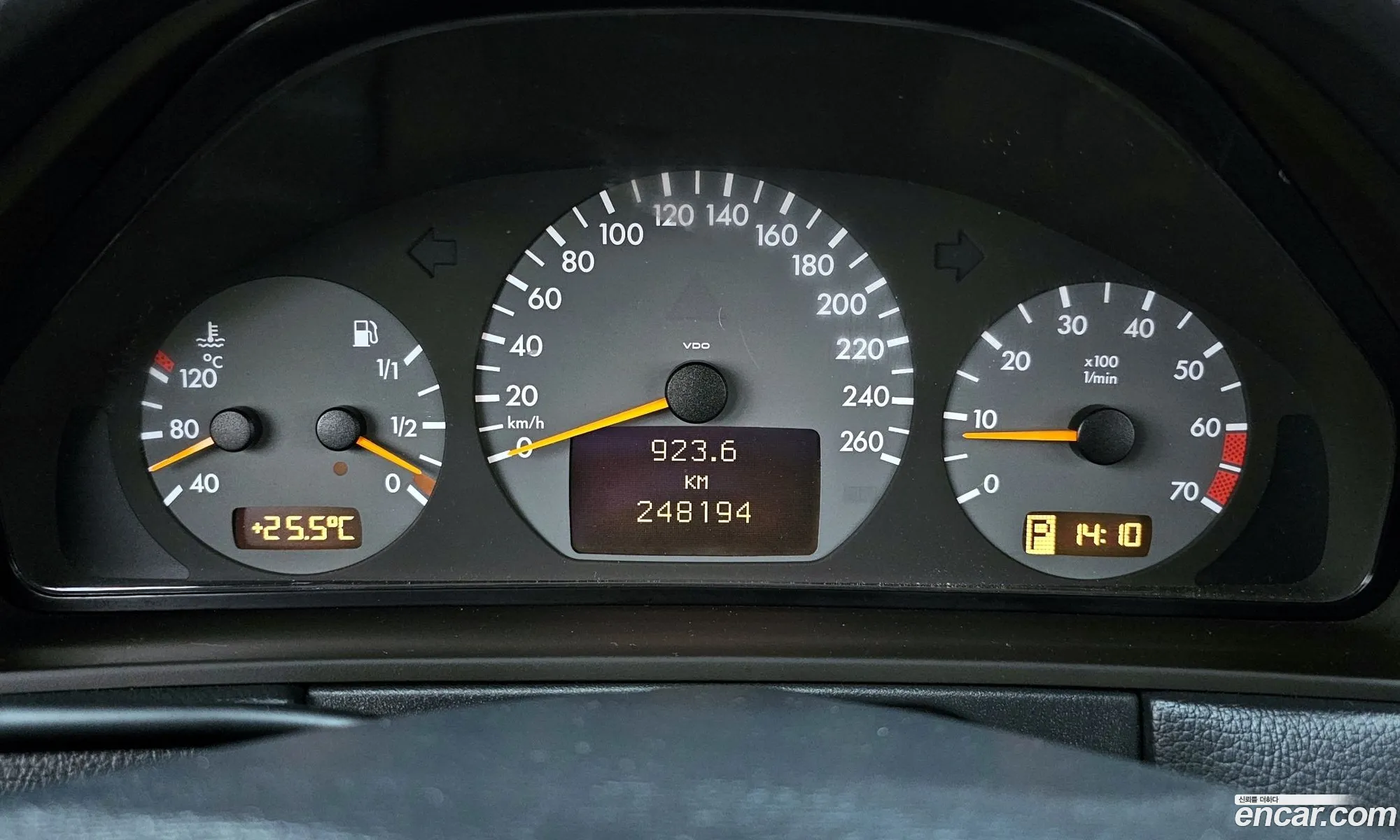 Mercedes-Benz E-Class W210 2002 WDBJF48J12B480028 — 14