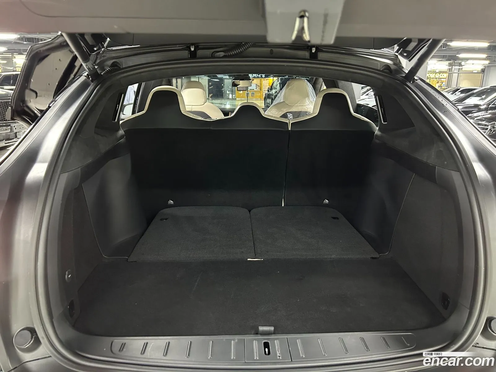 Tesla Model X 2020 — 16