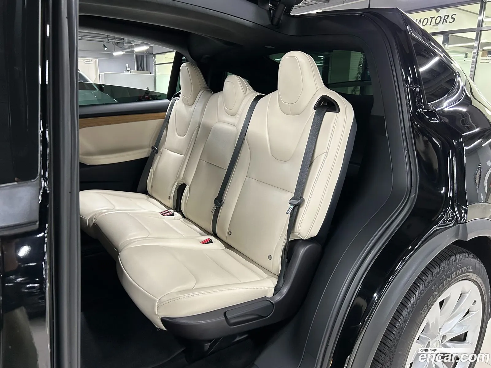 Tesla Model X 2020 — 14