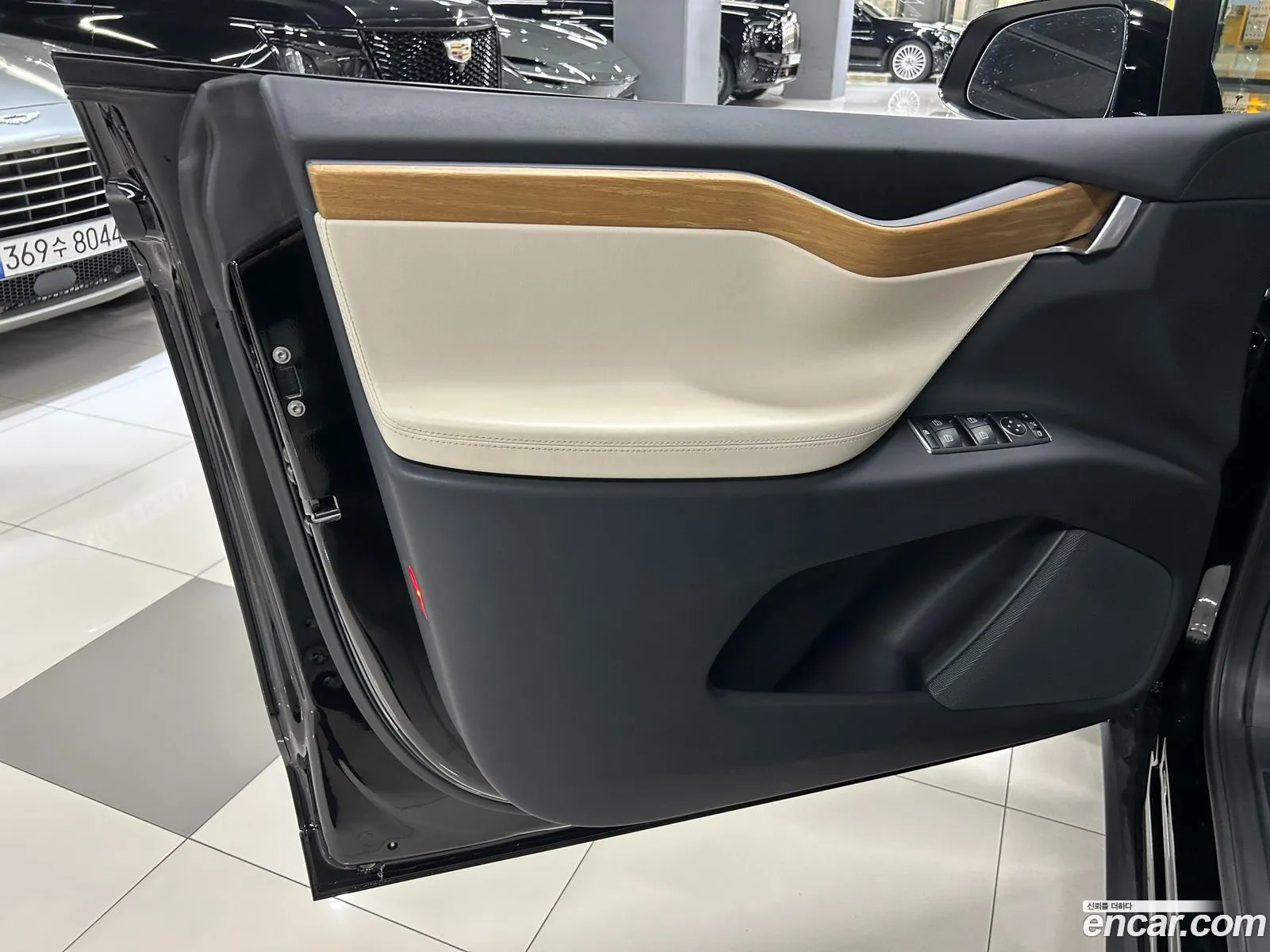 Tesla Model X 2020 — 11