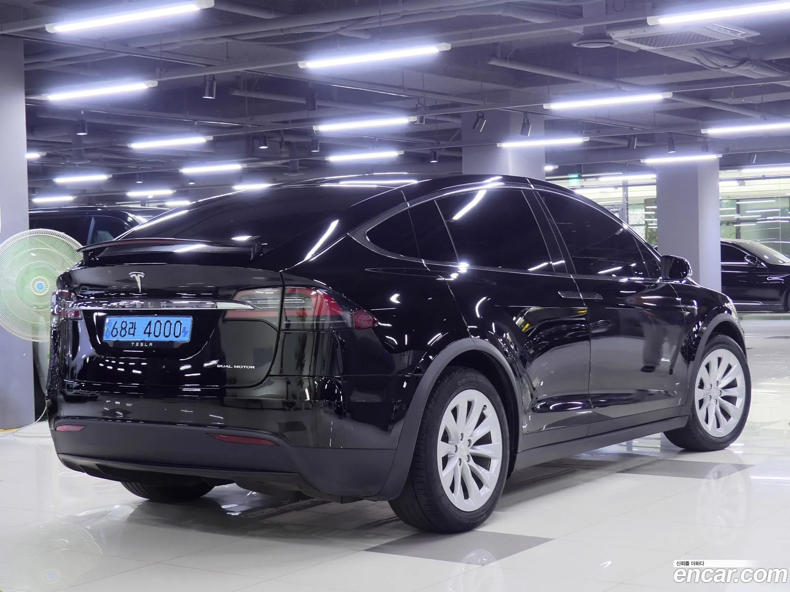 Tesla Model X 2020 — 17