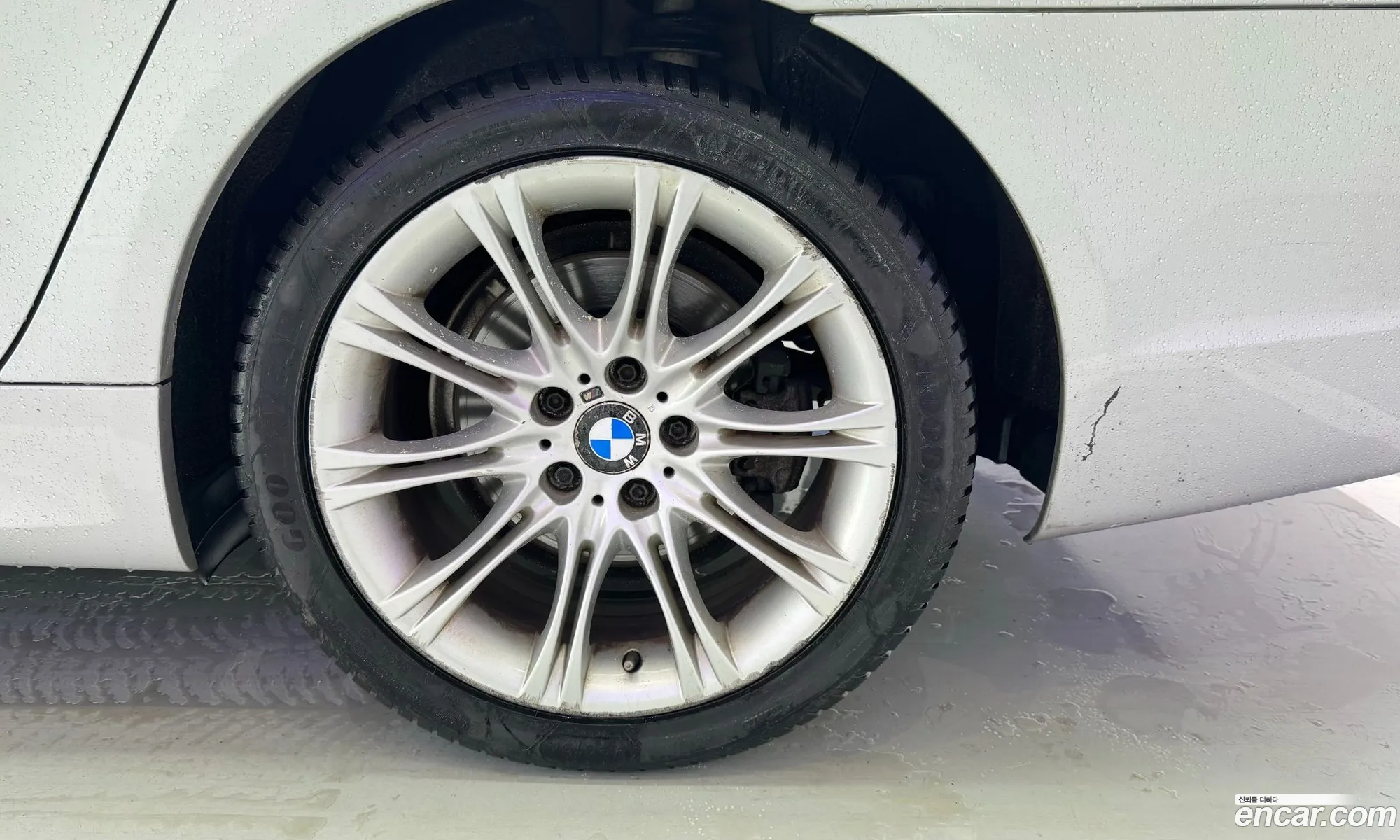 BMW 5 Series 2010 — 11