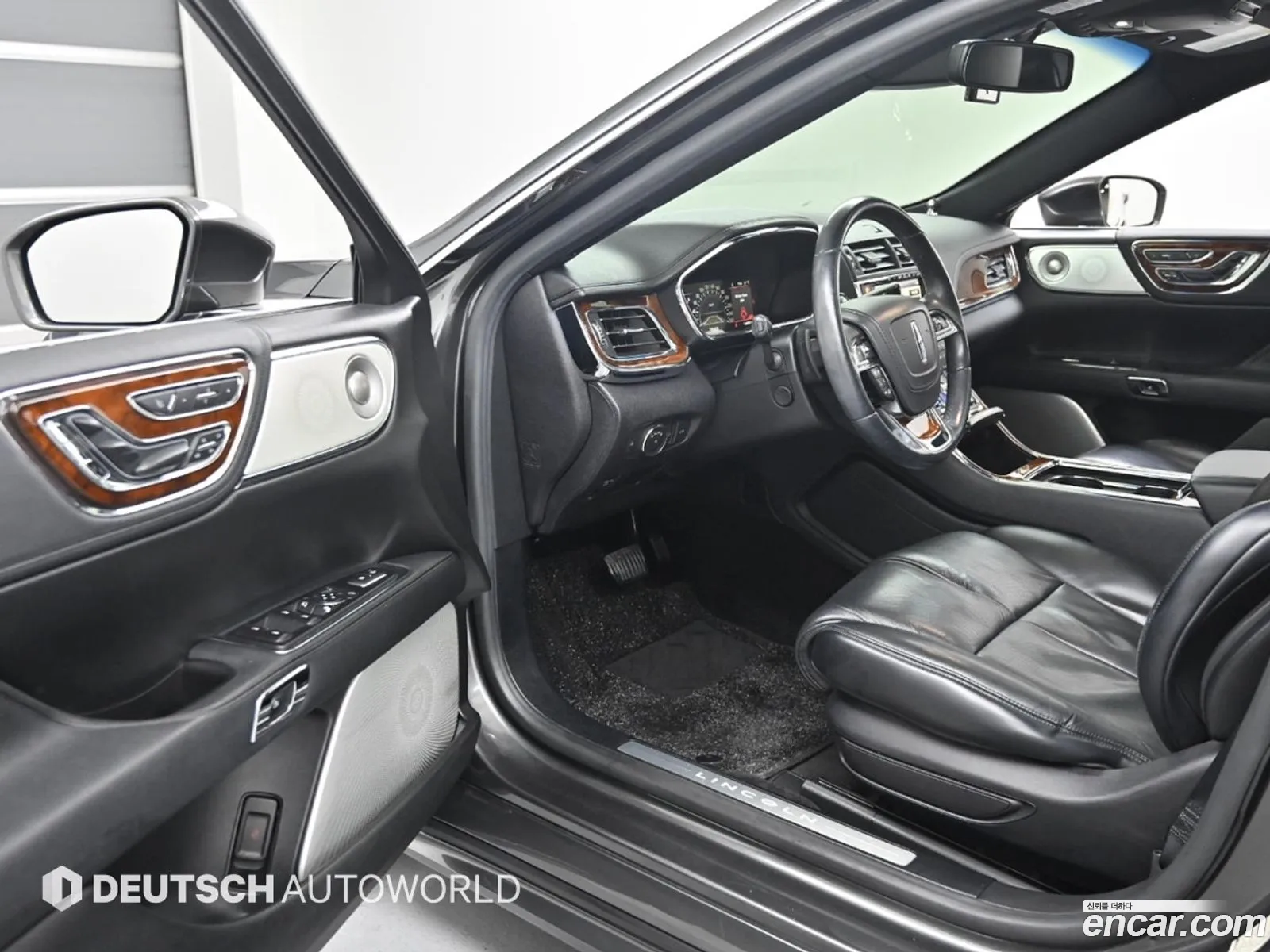 Lincoln Continental 10th Gen 2016 — 7