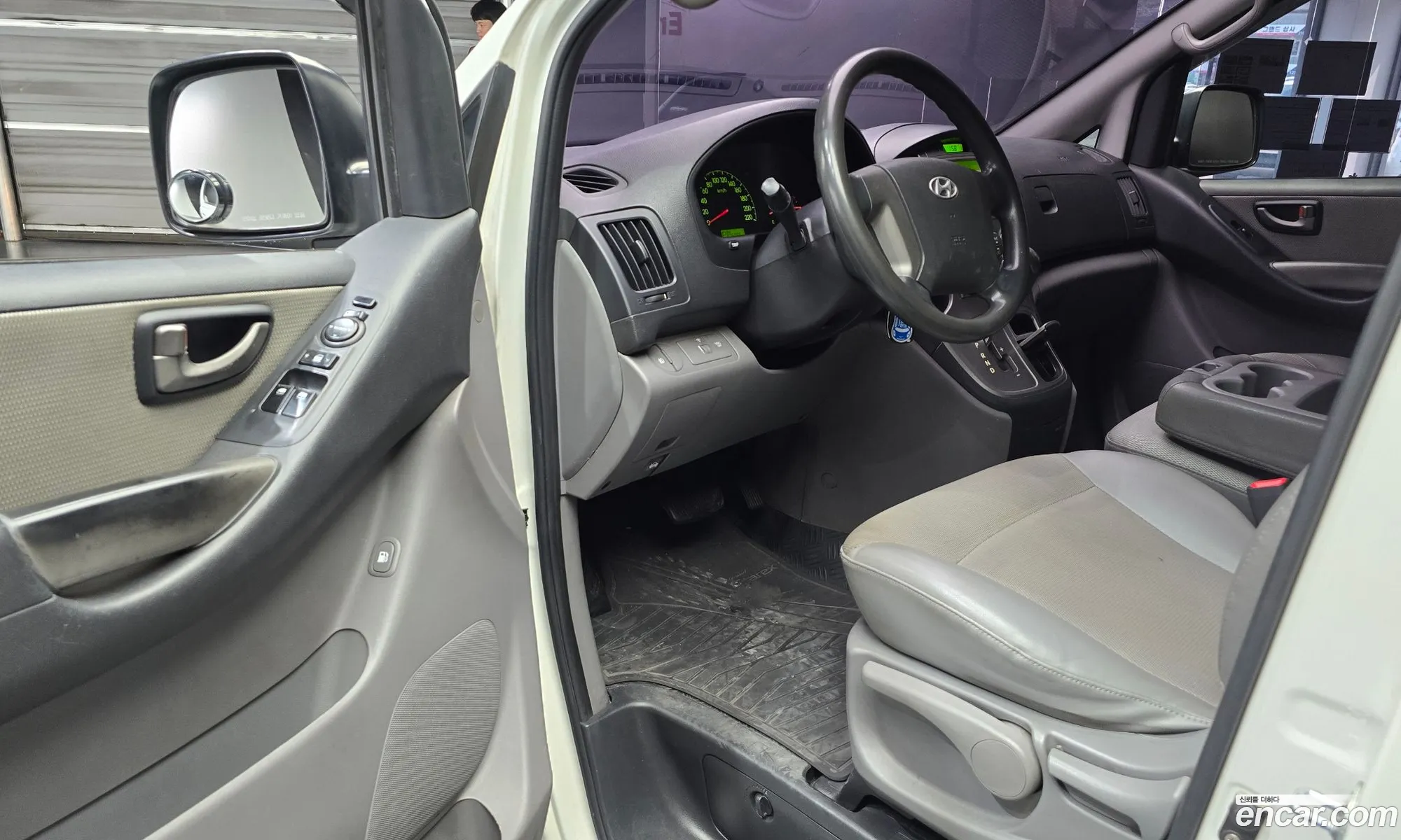 Hyundai Grand Starex 2011 — 13