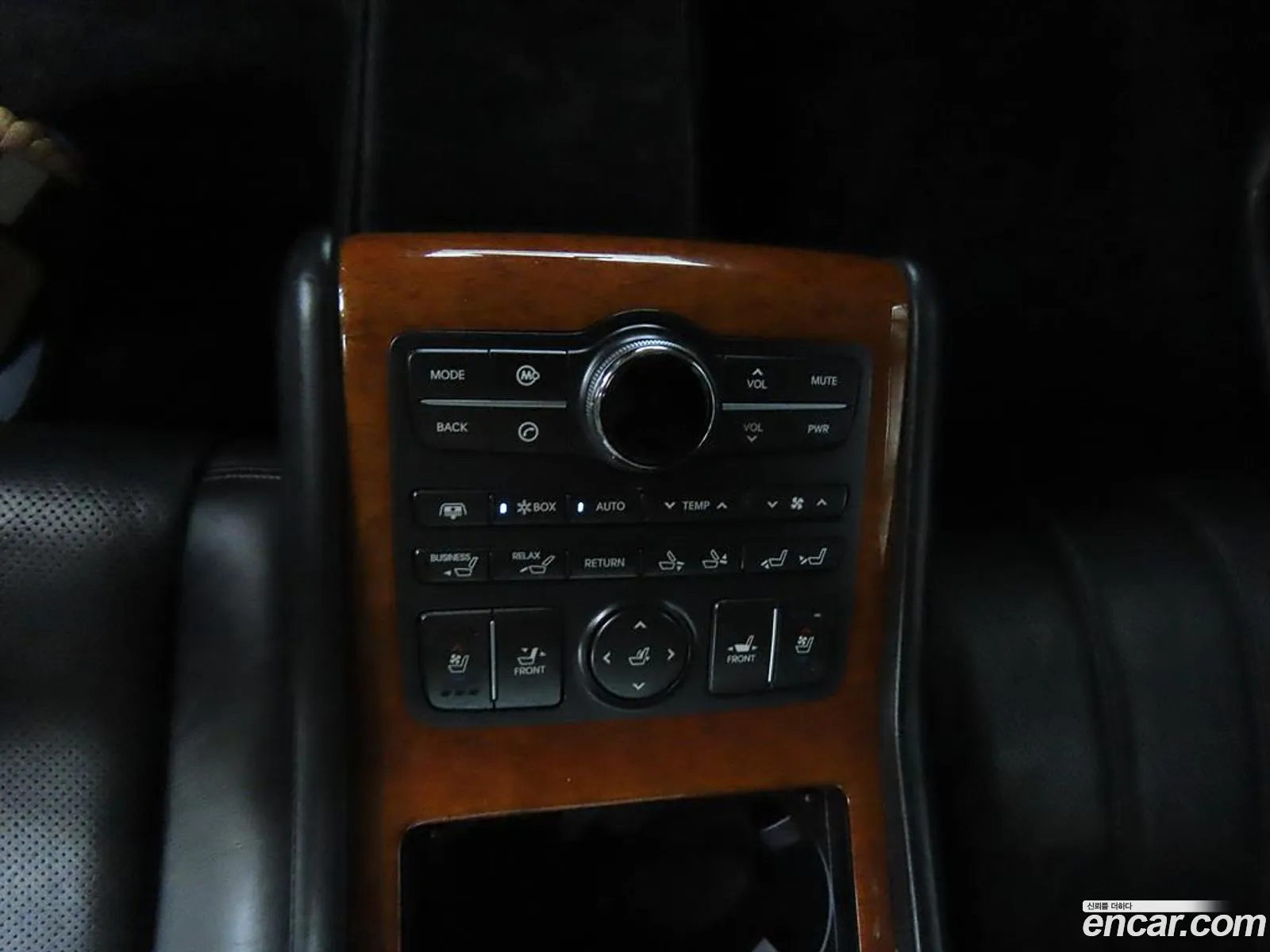 Hyundai Equus 2009 — 11