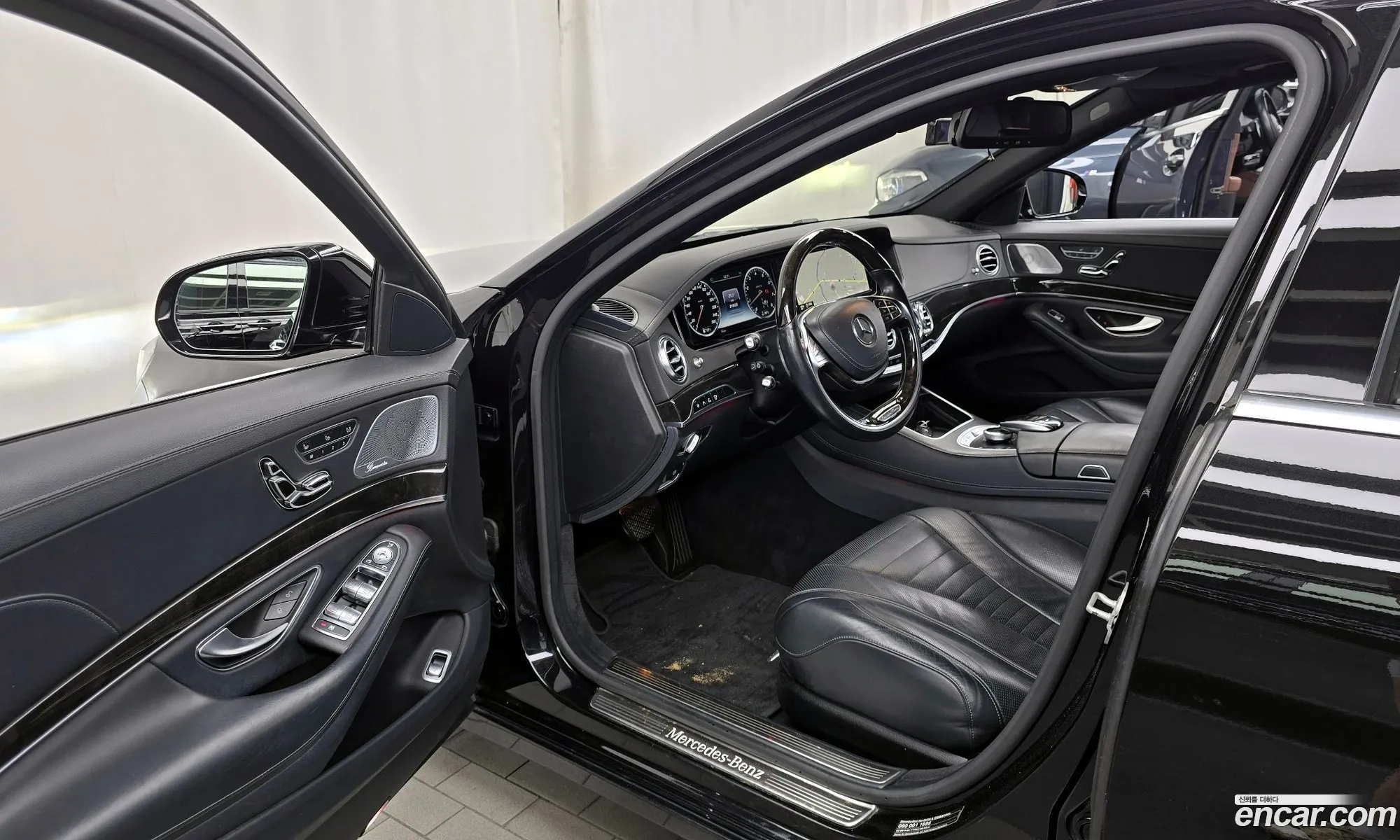 Mercedes-Benz S-Class W222 2015 WDDUG8CB4FA182979 — 3