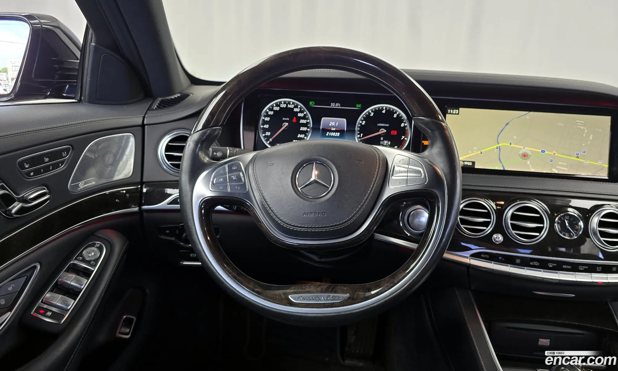 Mercedes-Benz S-Class W222 2015 WDDUG8CB4FA182979 — 4