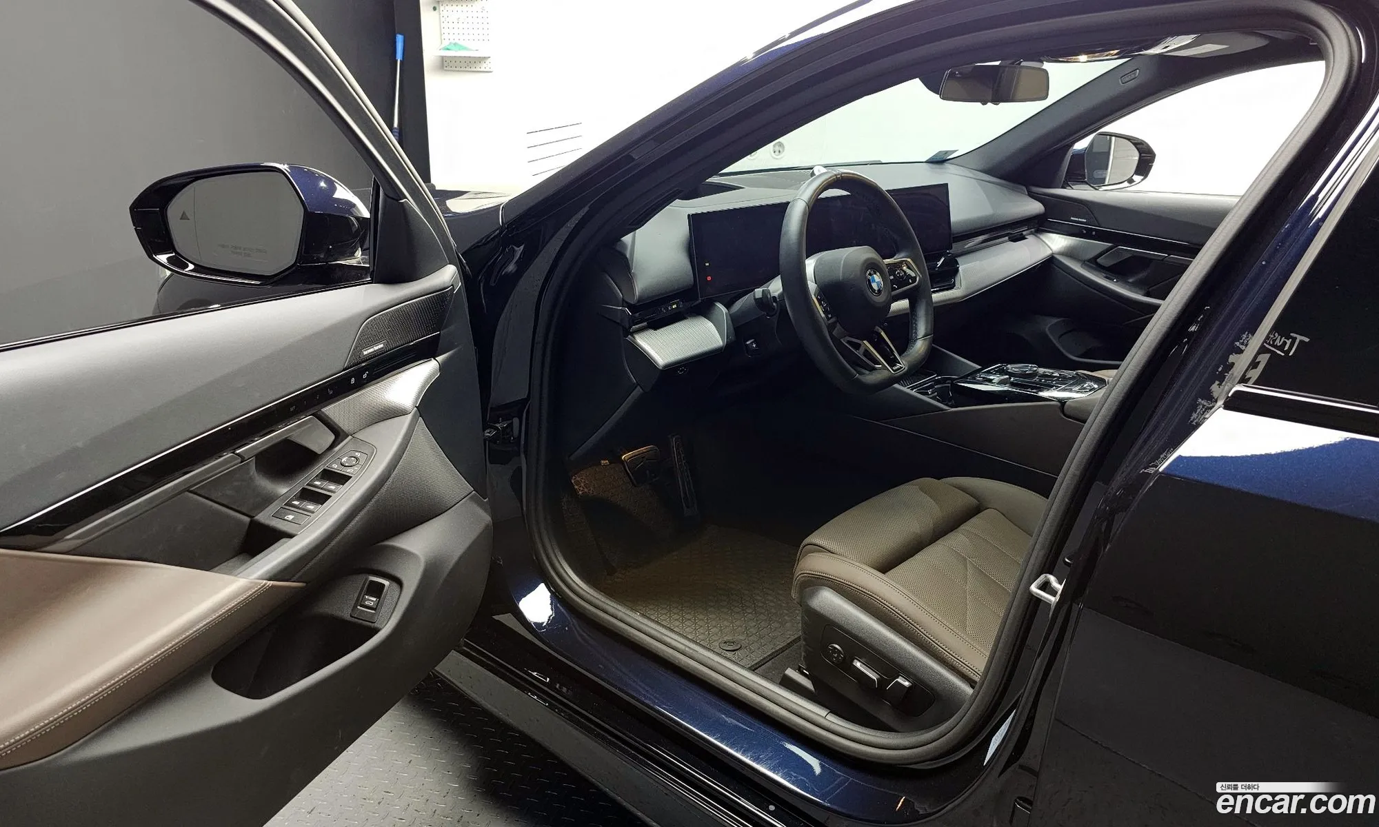 BMW 5 Series 2023 — 3
