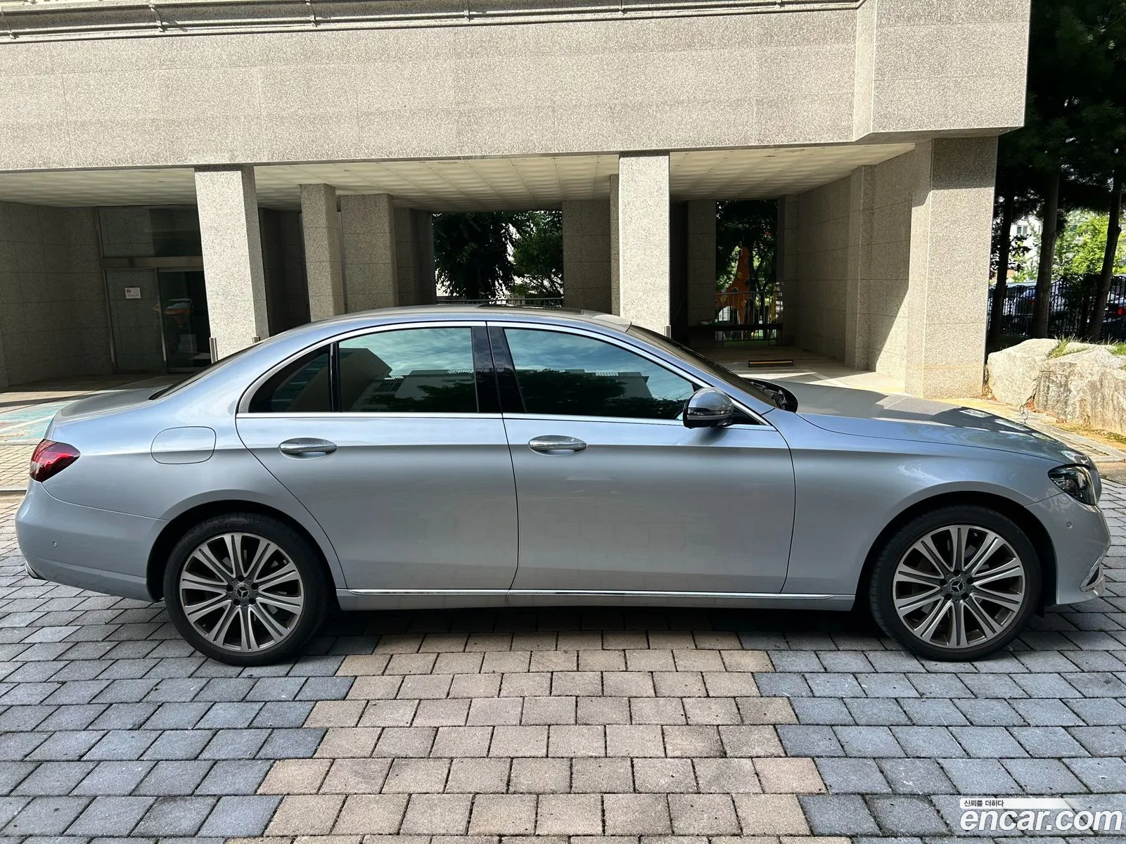 Mercedes-Benz E-Class W213 2023 — 17