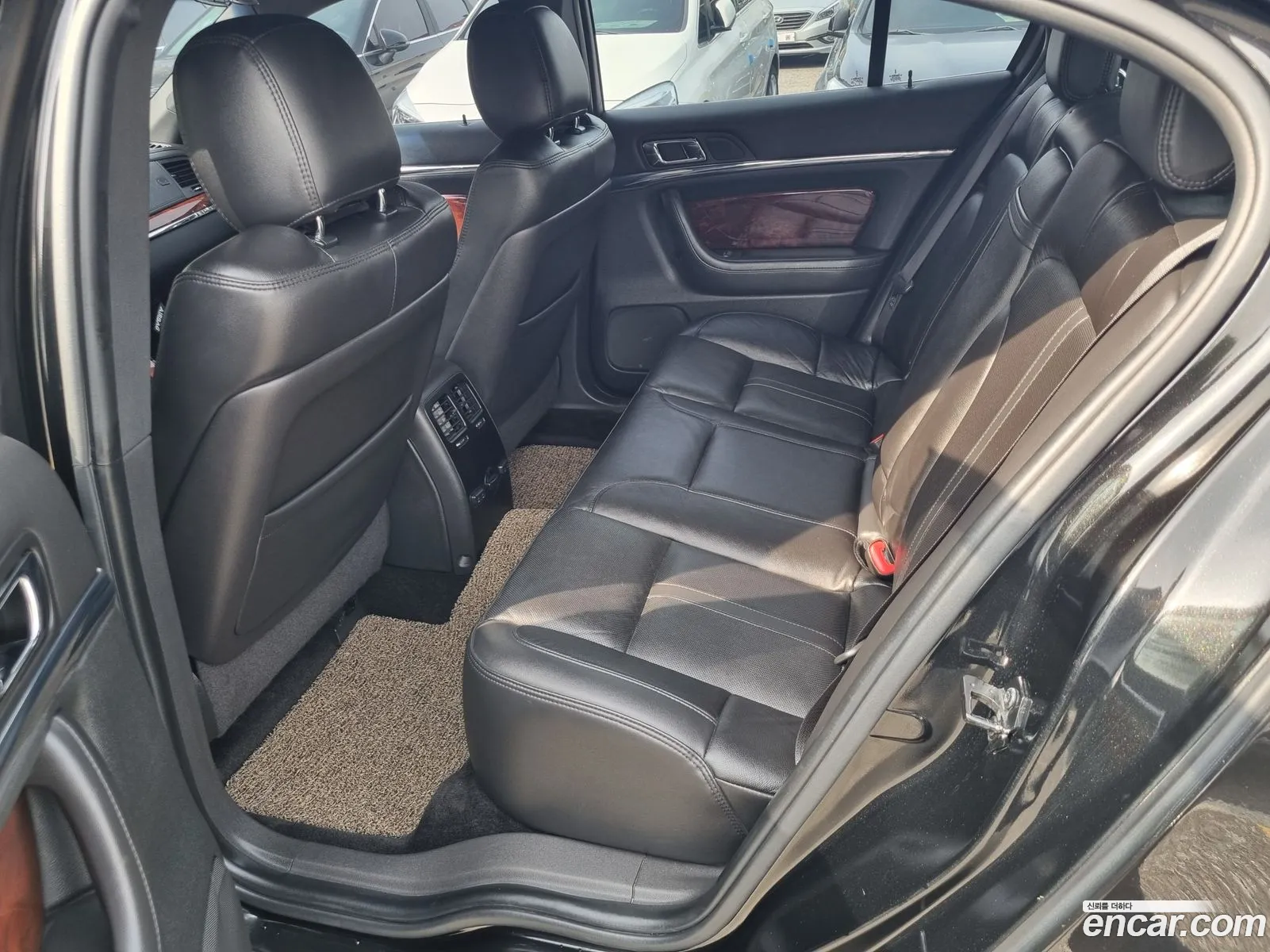 Lincoln MKS 2015 — 13