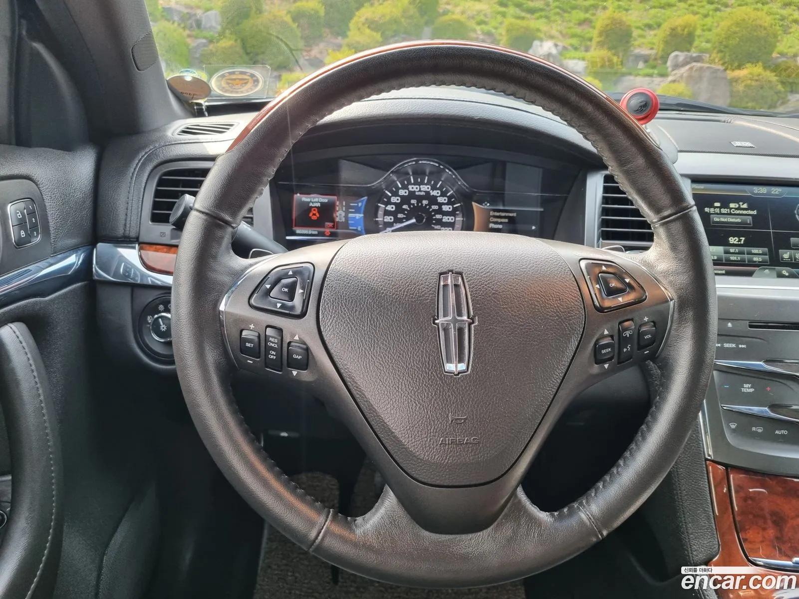 Lincoln MKS 2015 — 11