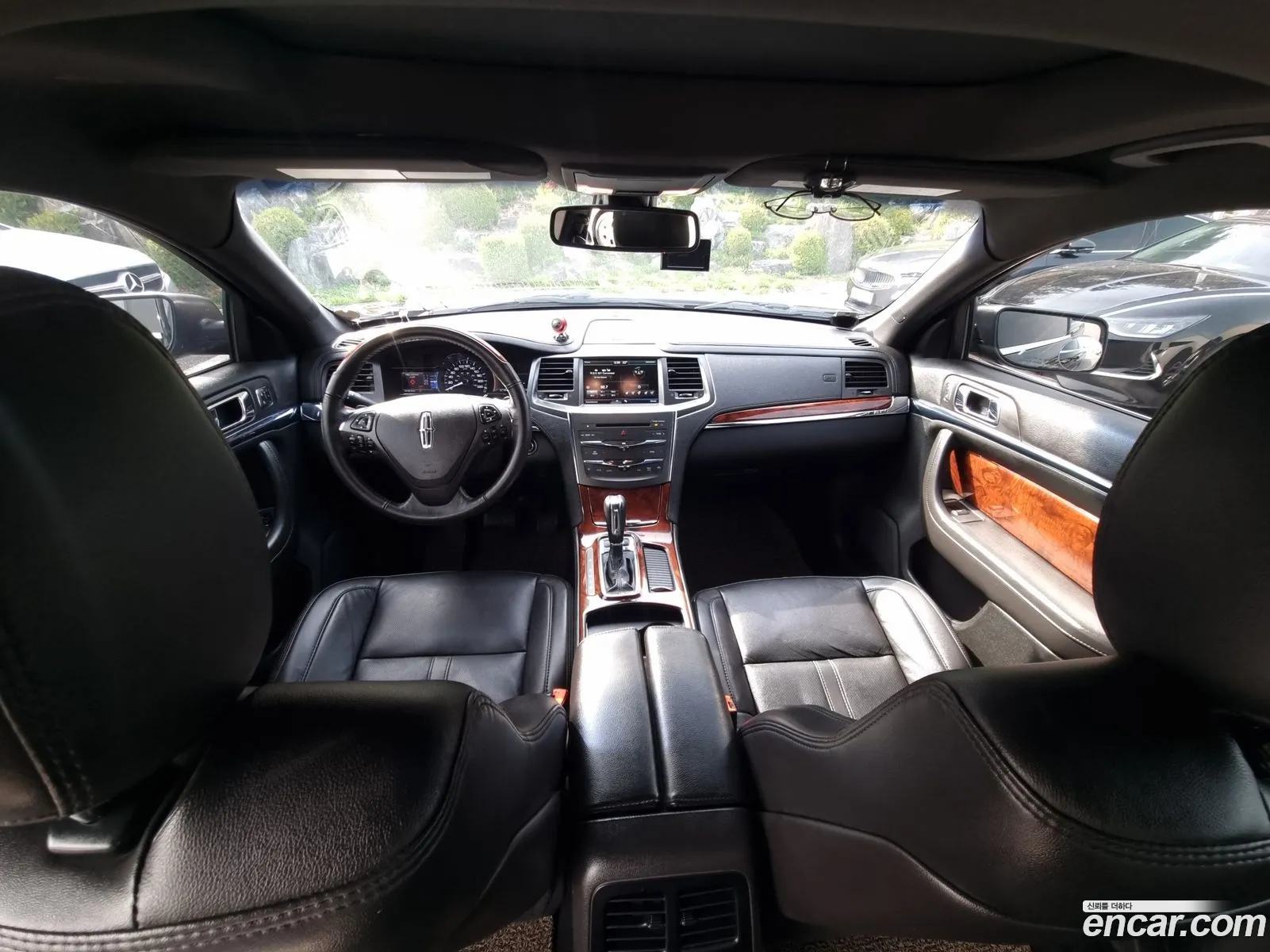 Lincoln MKS 2015 — 12