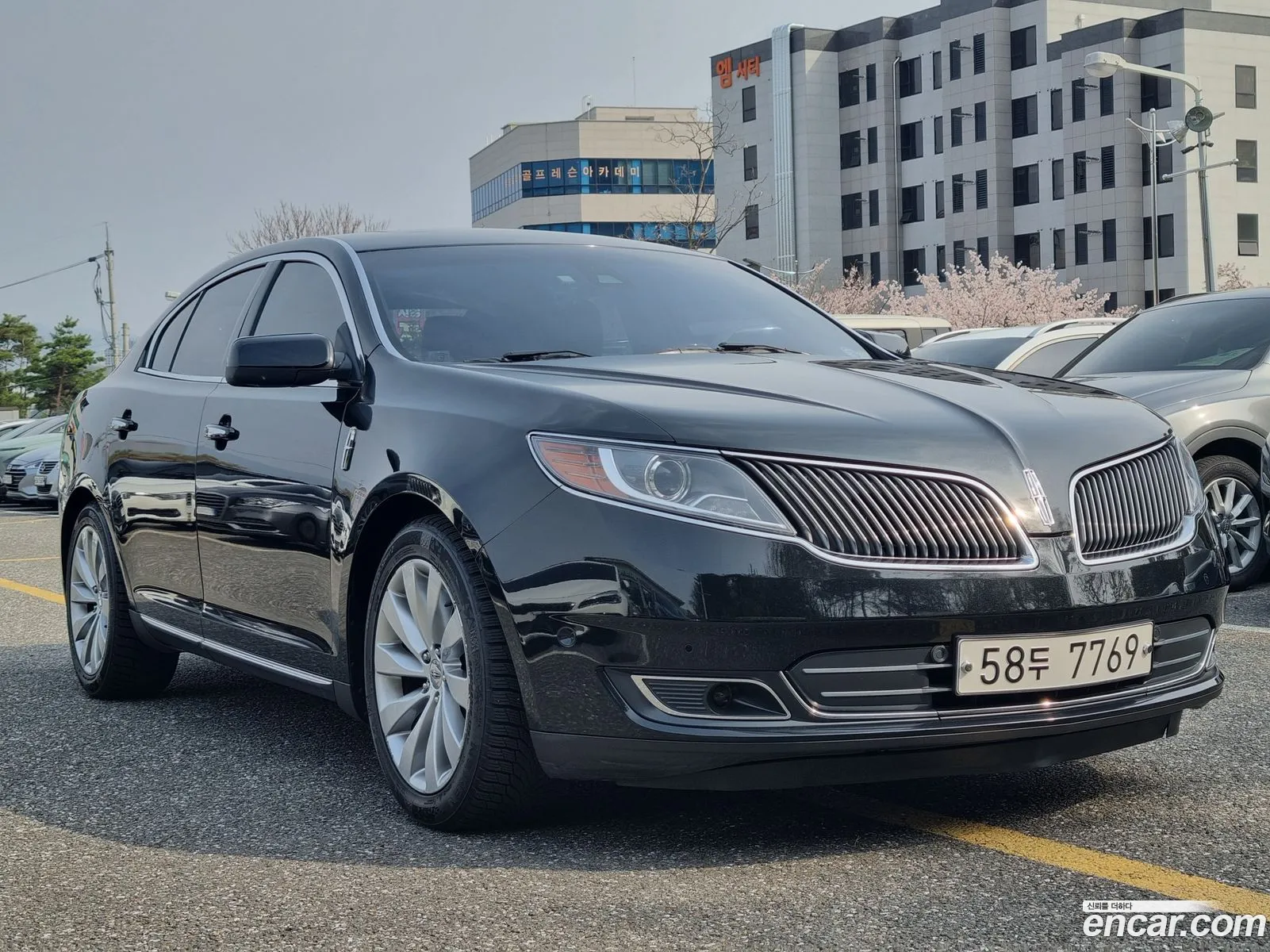 Lincoln MKS 2015 — 19