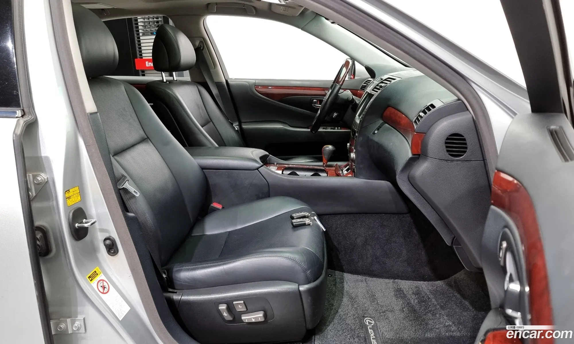 Lexus LS460L 2007 JTHBL46F875045895 — 3