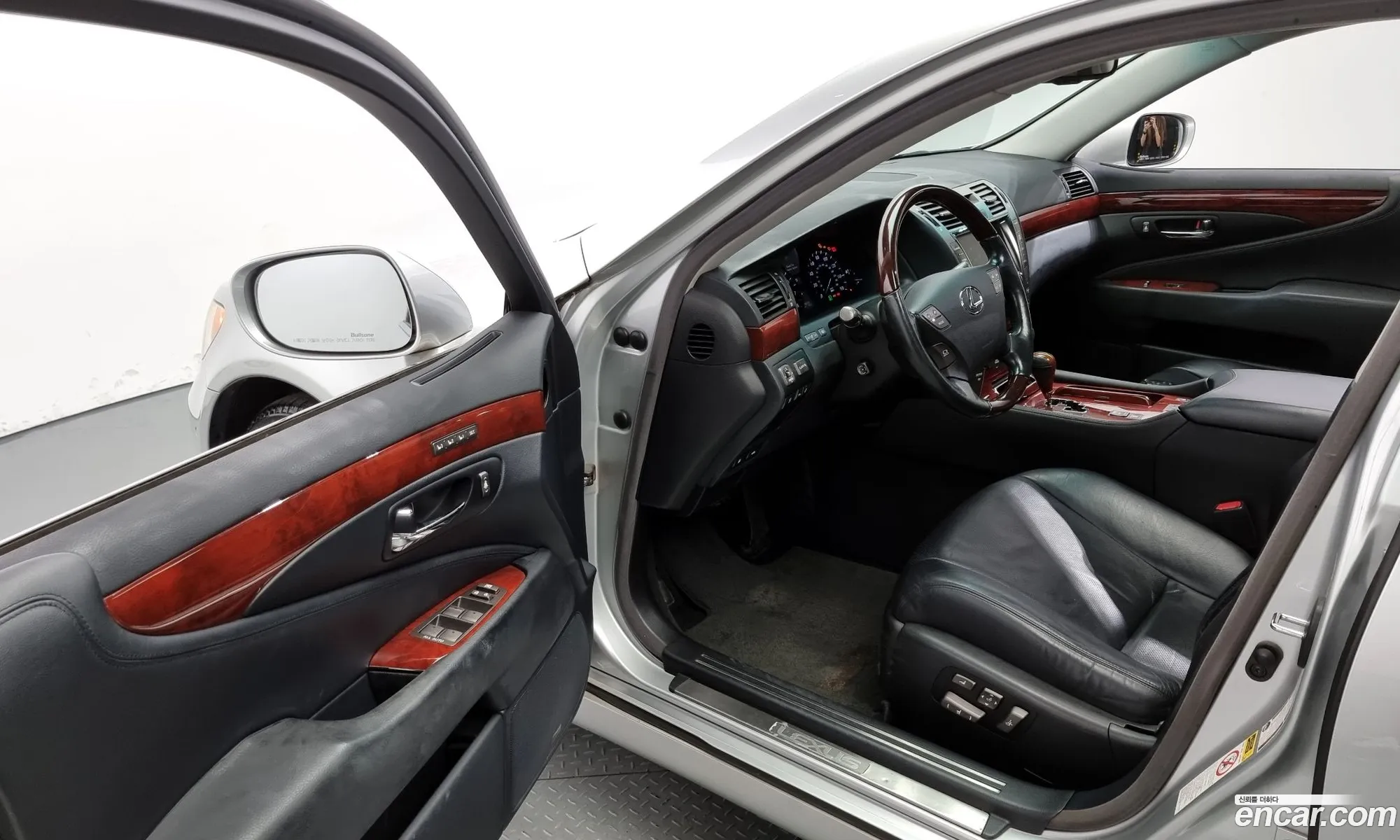 Lexus LS460L 2007 JTHBL46F875045895 — 6