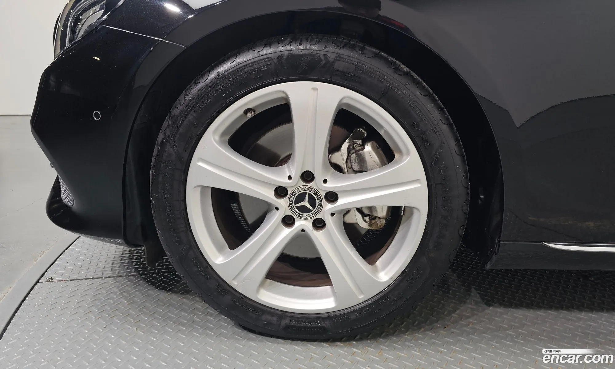 Mercedes-Benz E-Class W213 2017 WDDZF4CB4JA295874 — 19