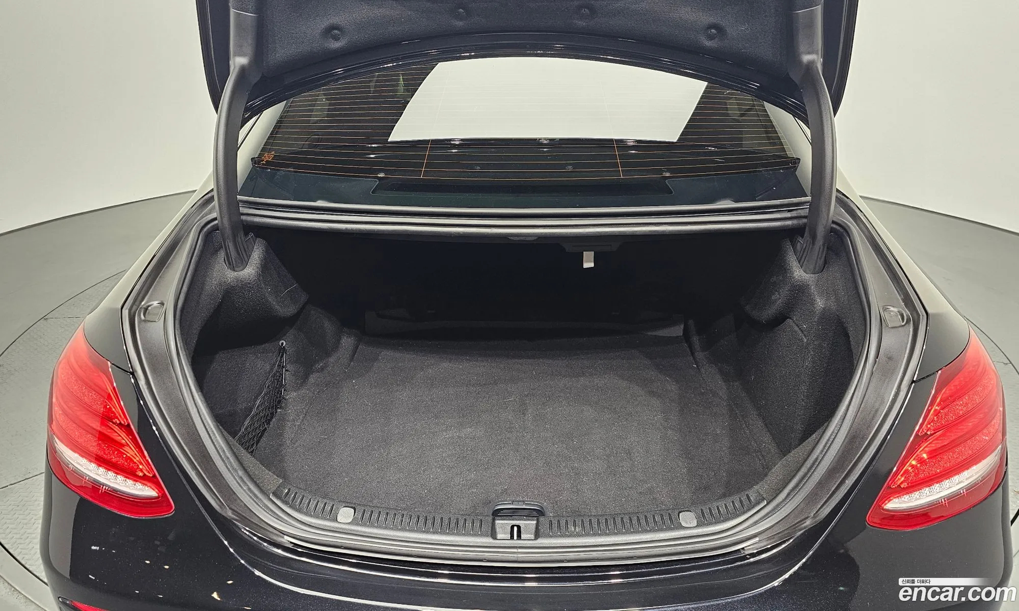 Mercedes-Benz E-Class W213 2017 WDDZF4CB4JA295874 — 10