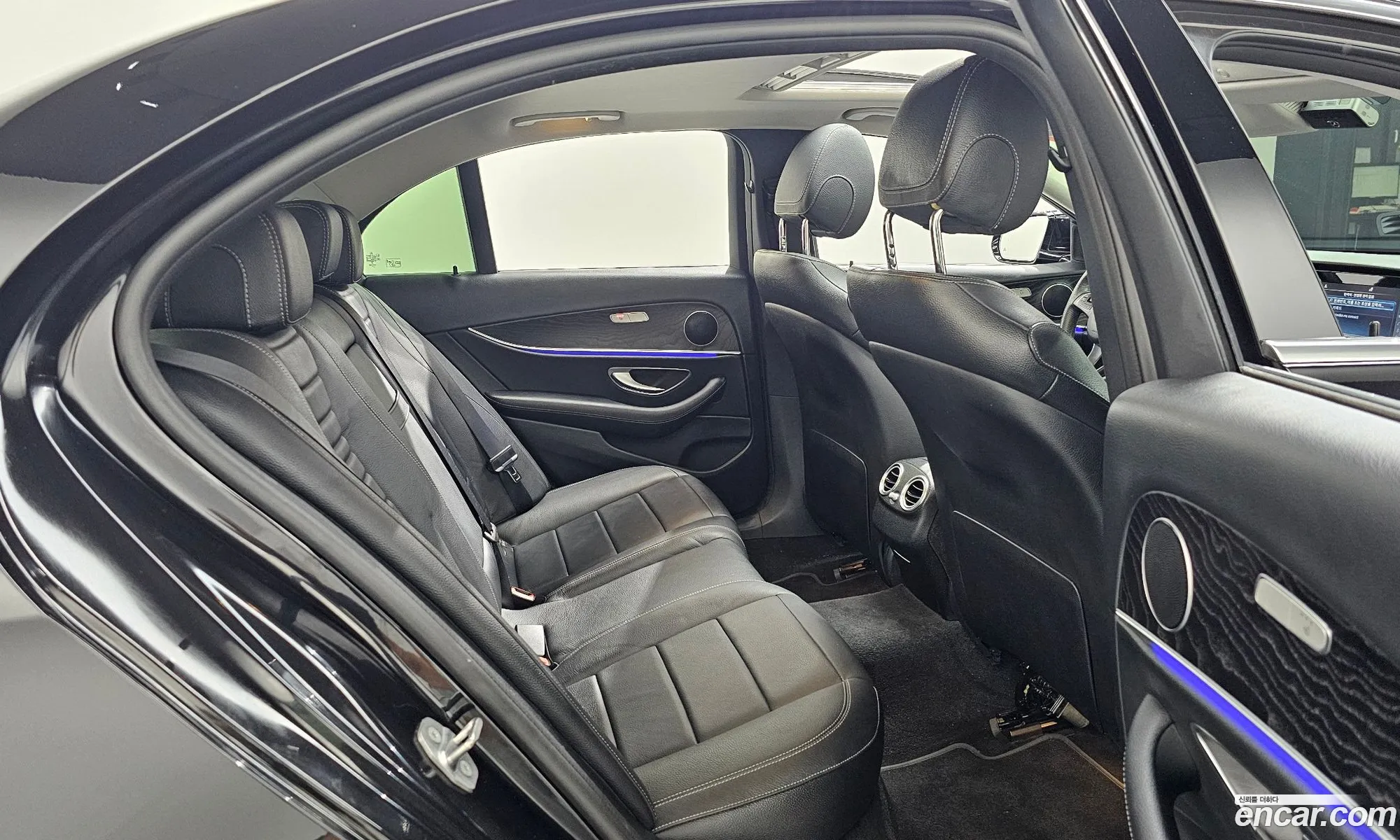 Mercedes-Benz E-Class W213 2017 WDDZF4CB4JA295874 — 6