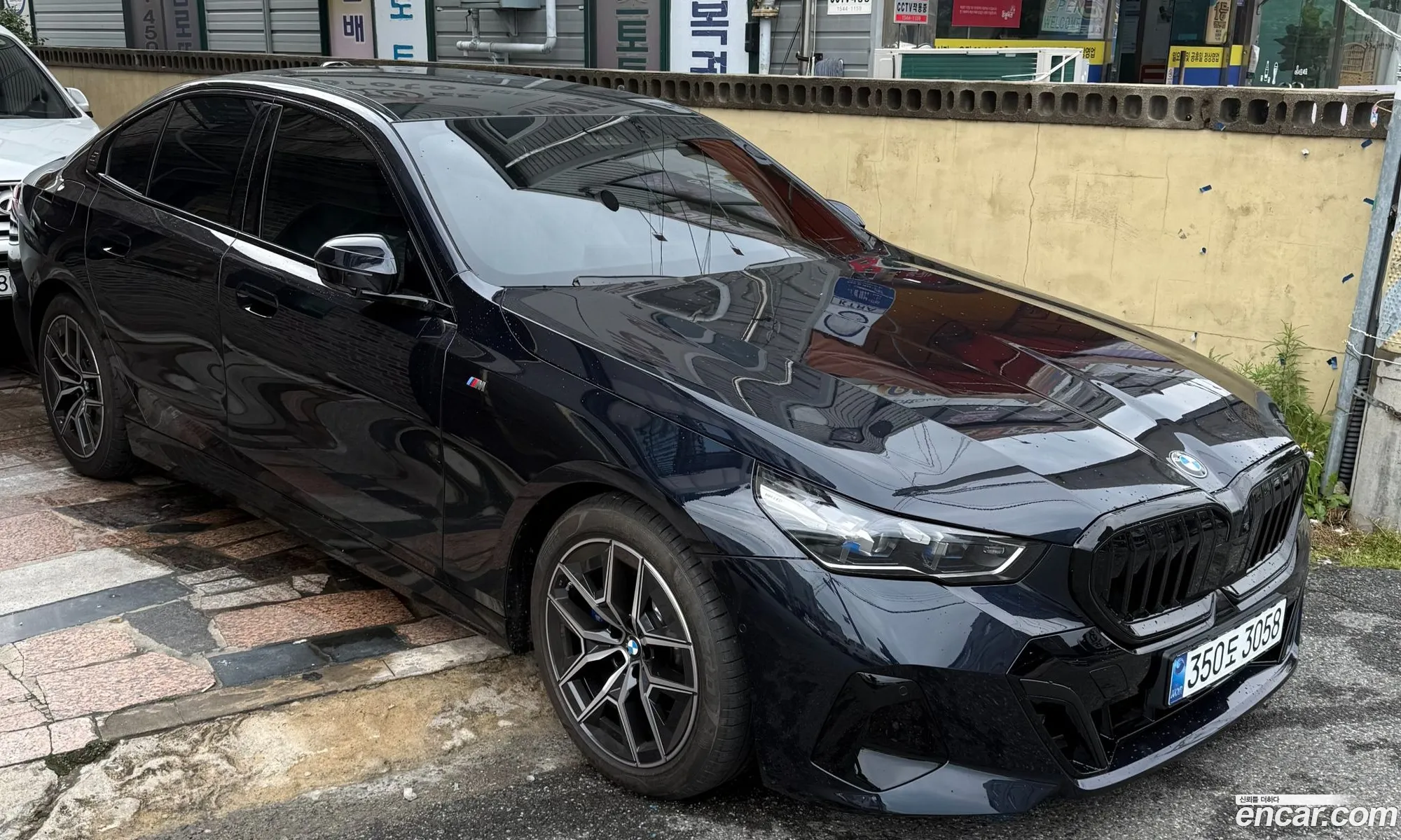 BMW 5 Series 2025 — 17