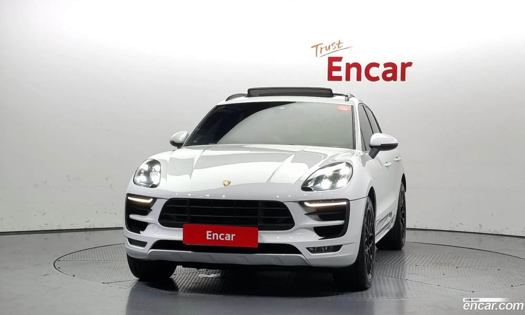 Porsche Macan 2018 WP1AG2952JLB63323 — 18
