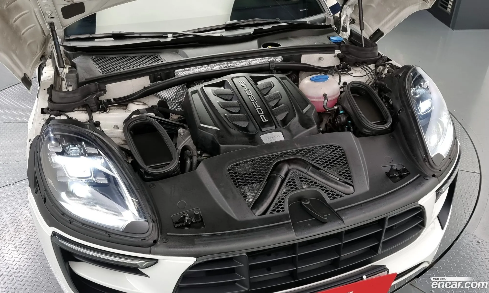 Porsche Macan 2018 WP1AG2952JLB63323 — 12