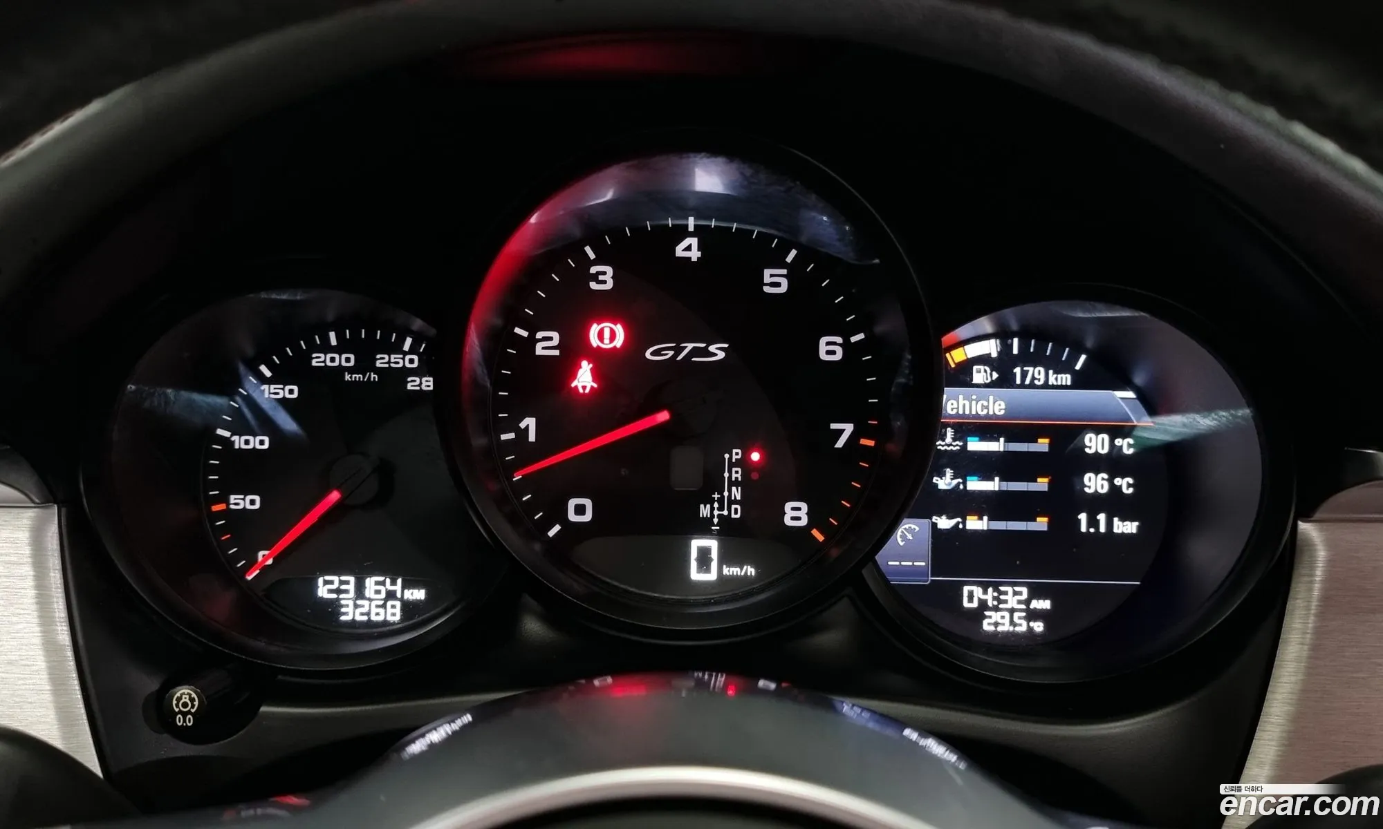 Porsche Macan 2018 WP1AG2952JLB63323 — 3