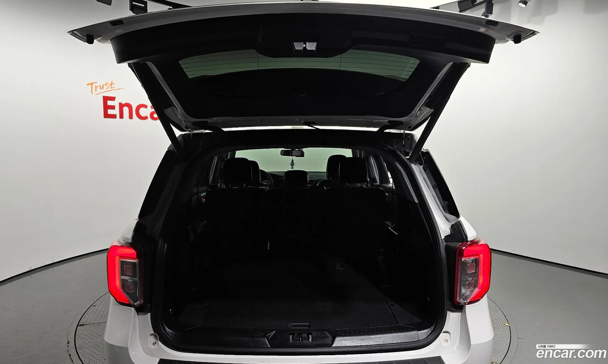 Ford Explorer 6th Gen 2023 1FMSK8FH181818181 — 19