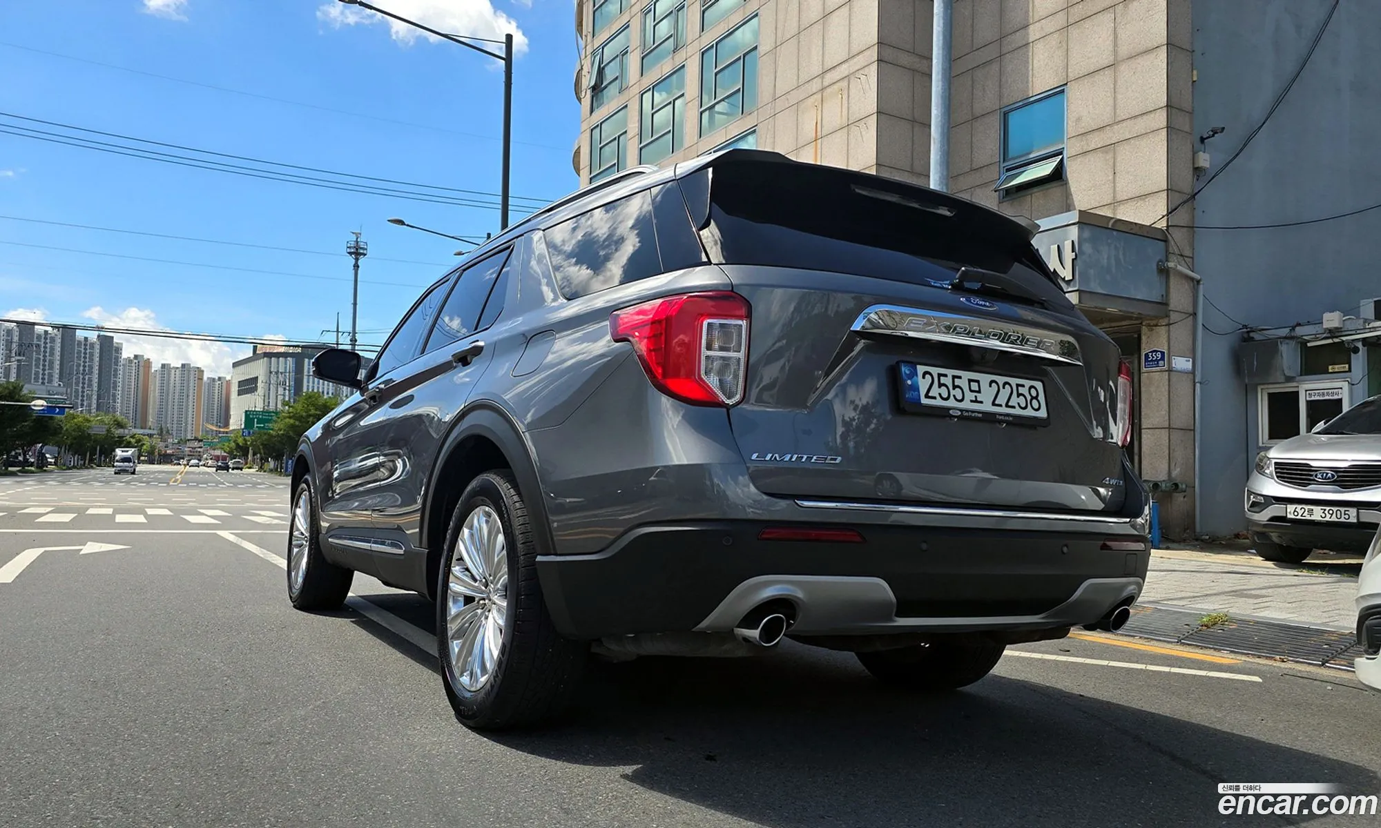 Ford Explorer 6th Gen 2022 — 11