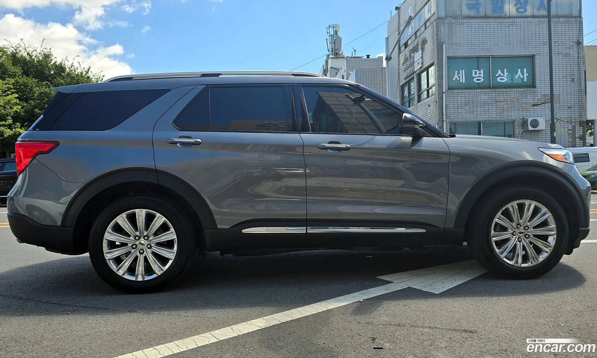 Ford Explorer 6th Gen 2022 — 8