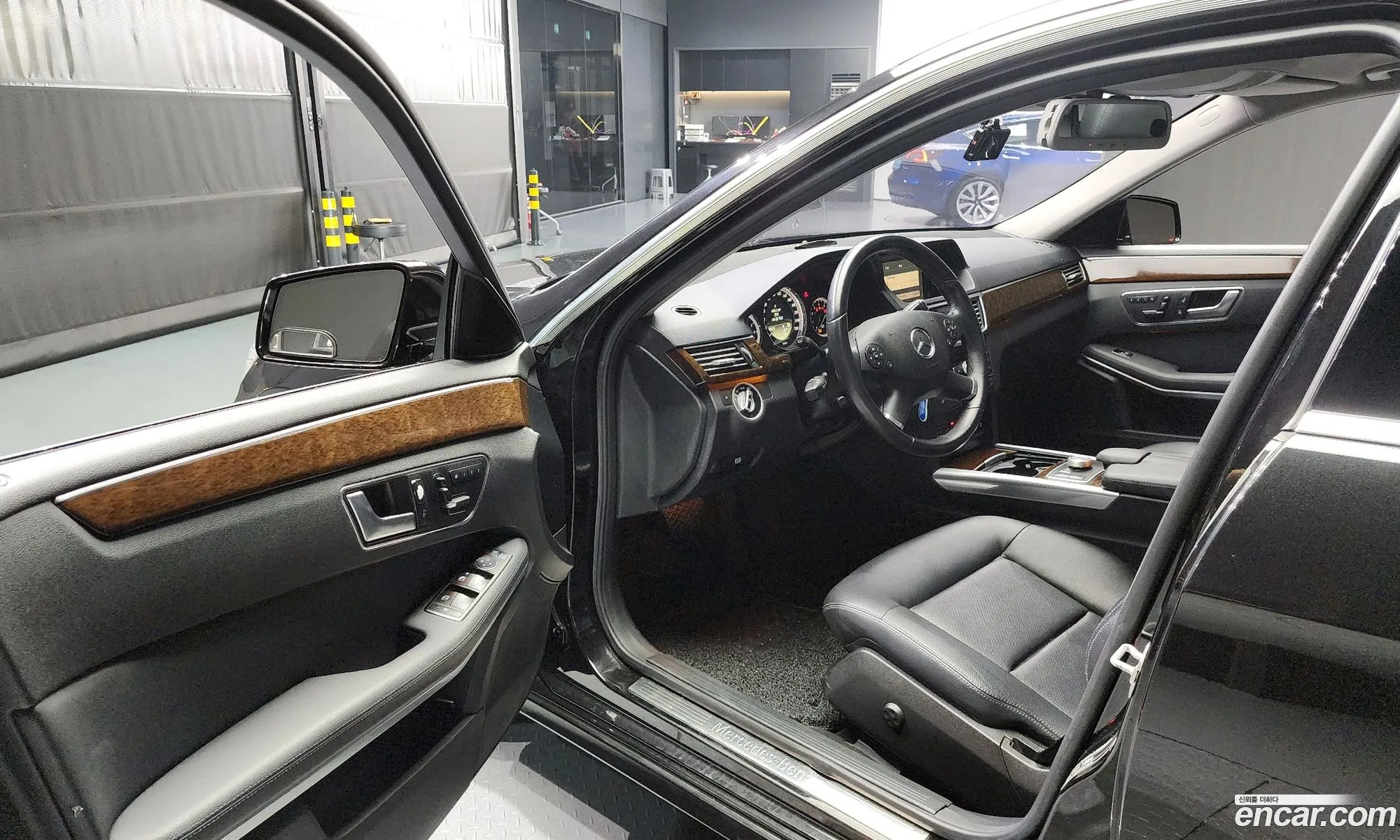 Mercedes-Benz E-Class W212 2012 WDDHF4JB2CA655810 — 17
