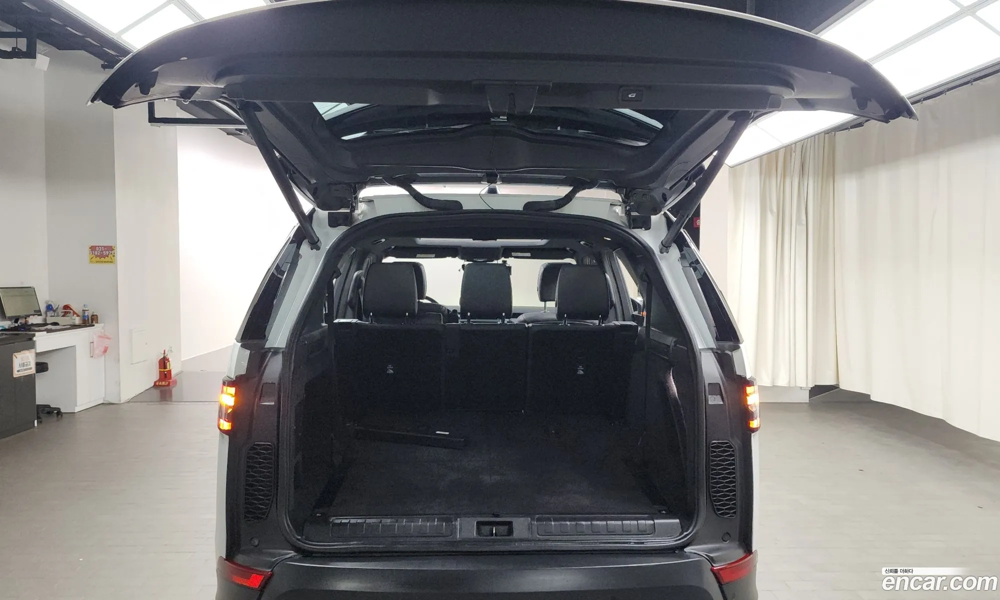 Land Rover Discovery 5 2019 SALRA2BN5KA085500 — 5