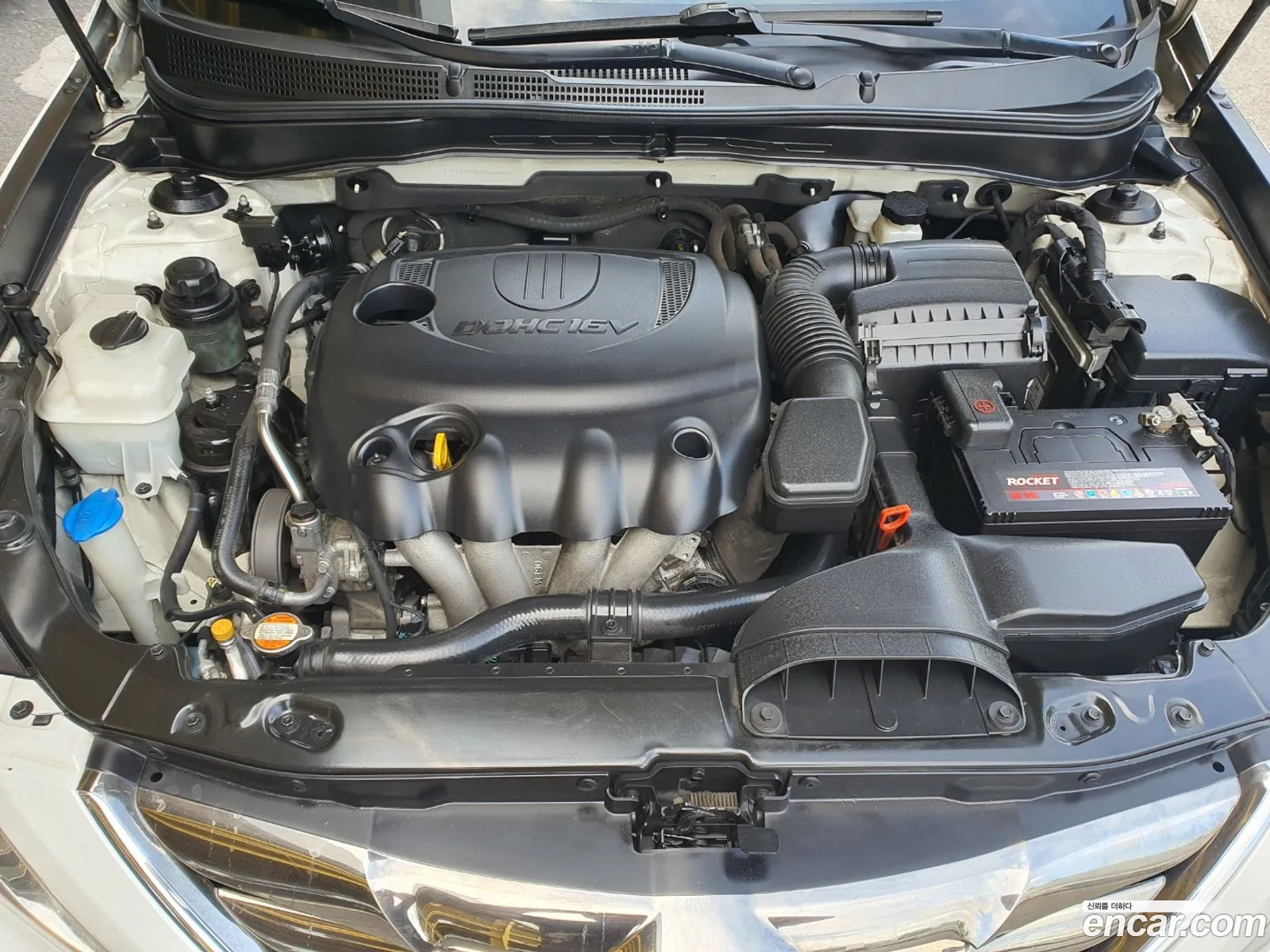 Hyundai YF Sonata 2011 — 16
