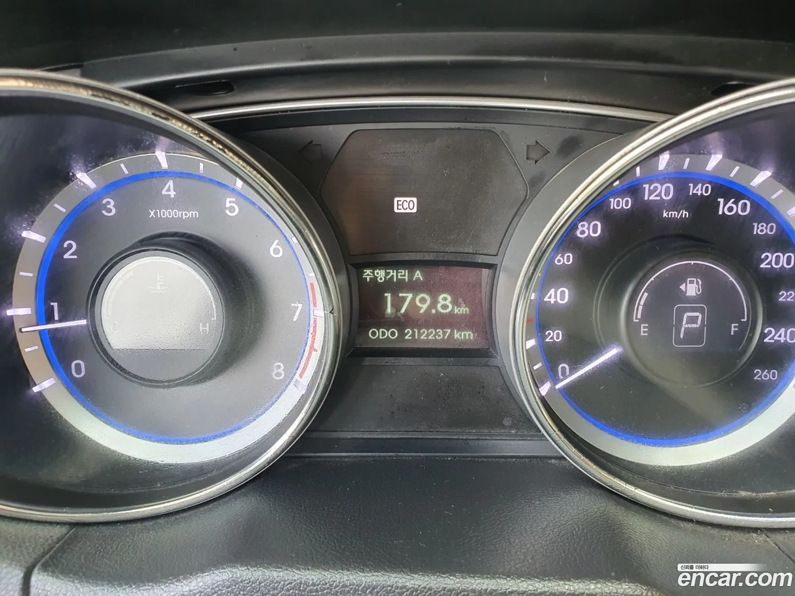 Hyundai YF Sonata 2011 — 13