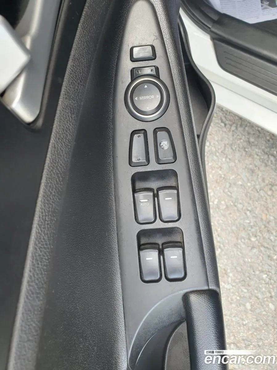 Hyundai YF Sonata 2011 — 10