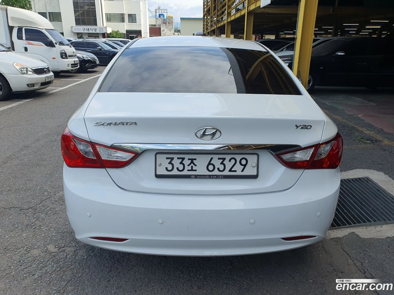 Hyundai YF Sonata 2011 — 12