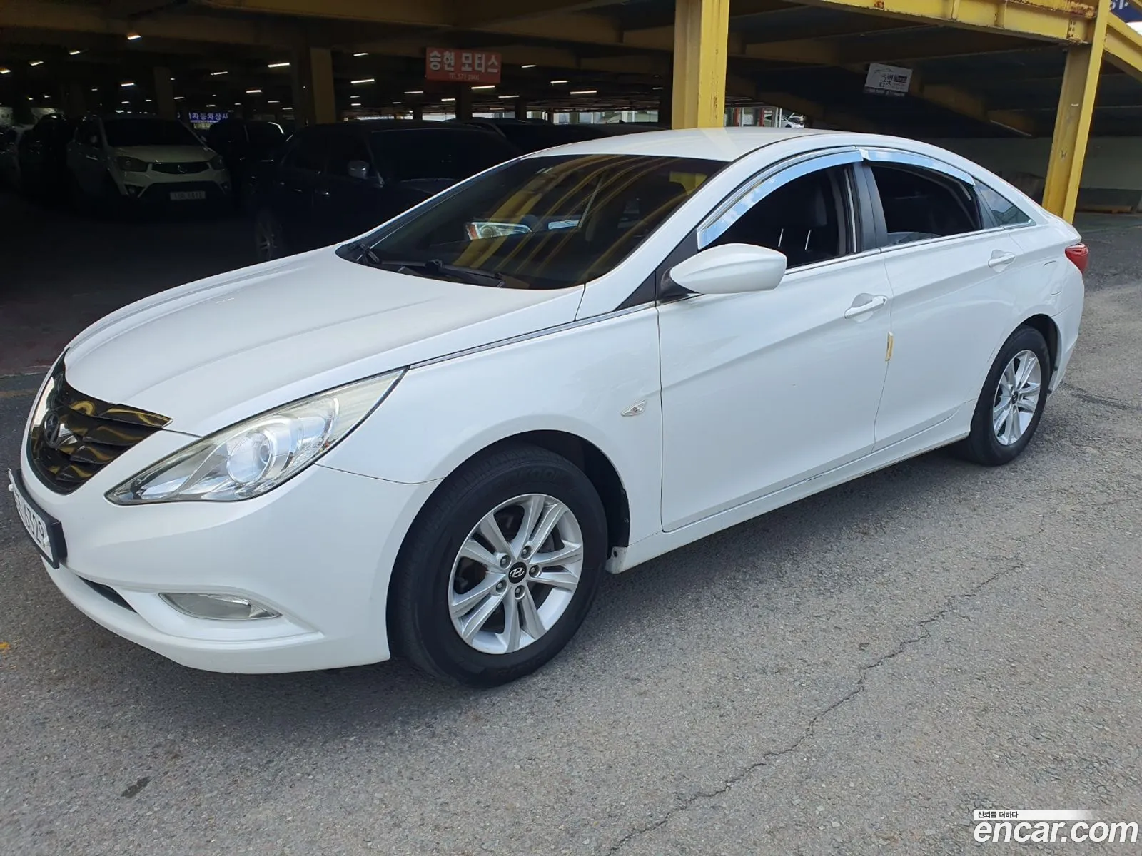 Hyundai YF Sonata 2011 — 14