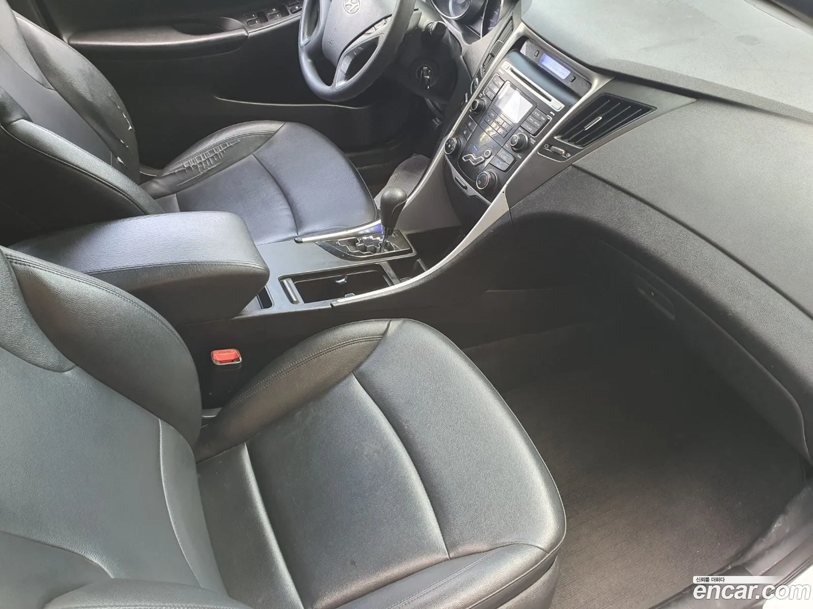 Hyundai YF Sonata 2011 — 20