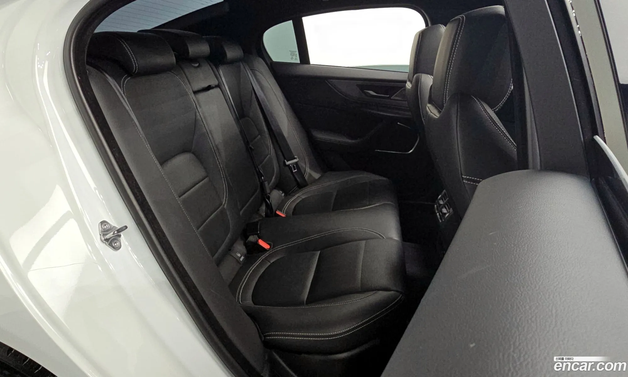 Jaguar XE 2020 SAJAA4BX3LCP57191 — 6
