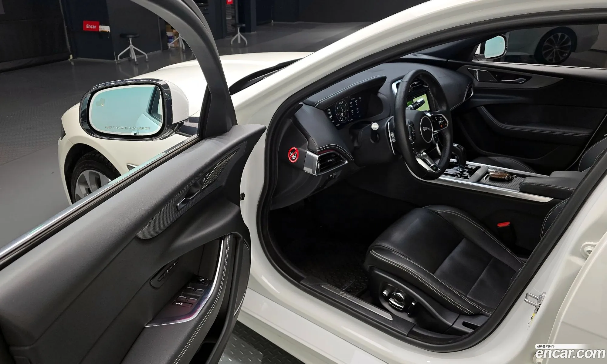 Jaguar XE 2020 SAJAA4BX3LCP57191 — 15