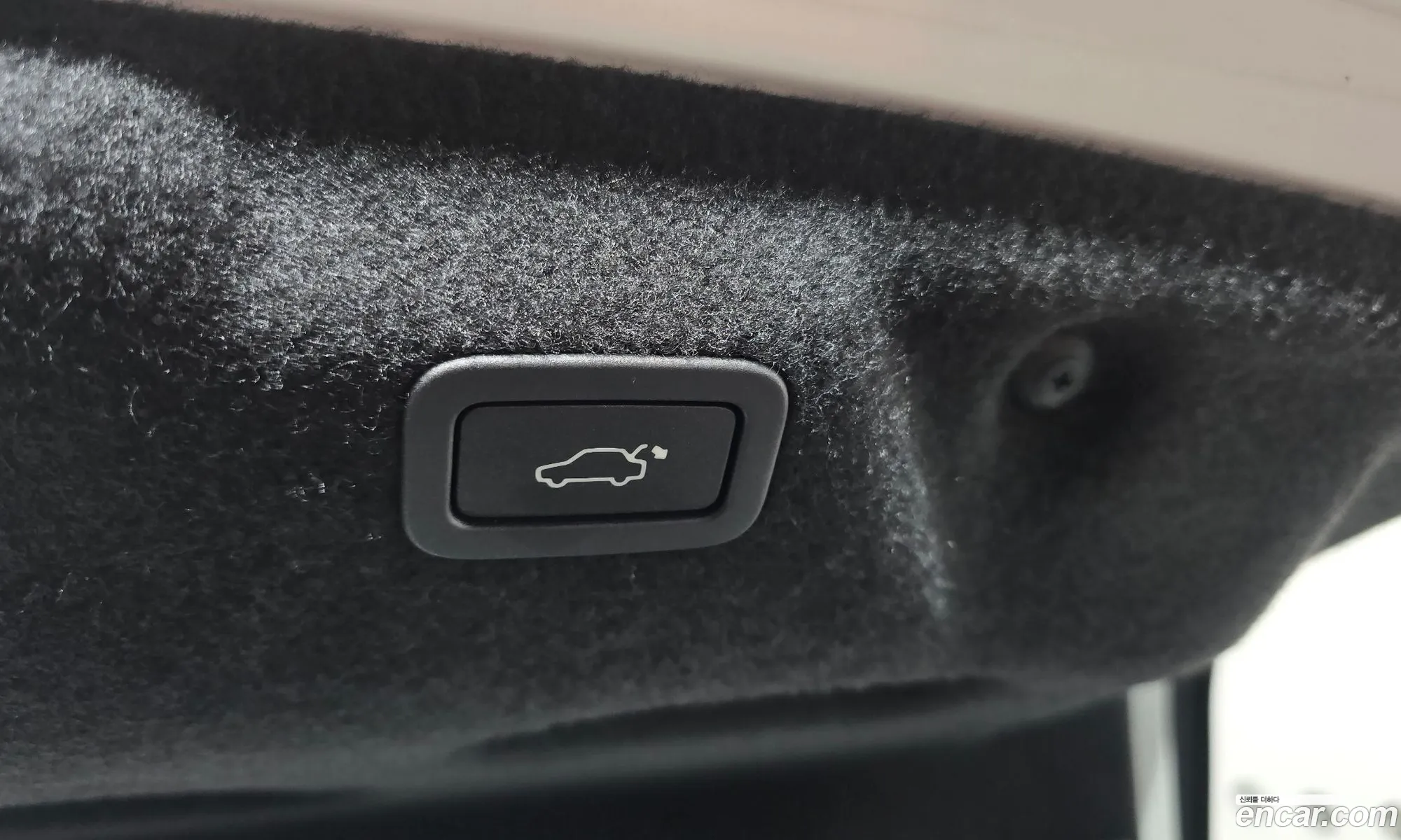 Jaguar XE 2020 SAJAA4BX3LCP57191 — 9