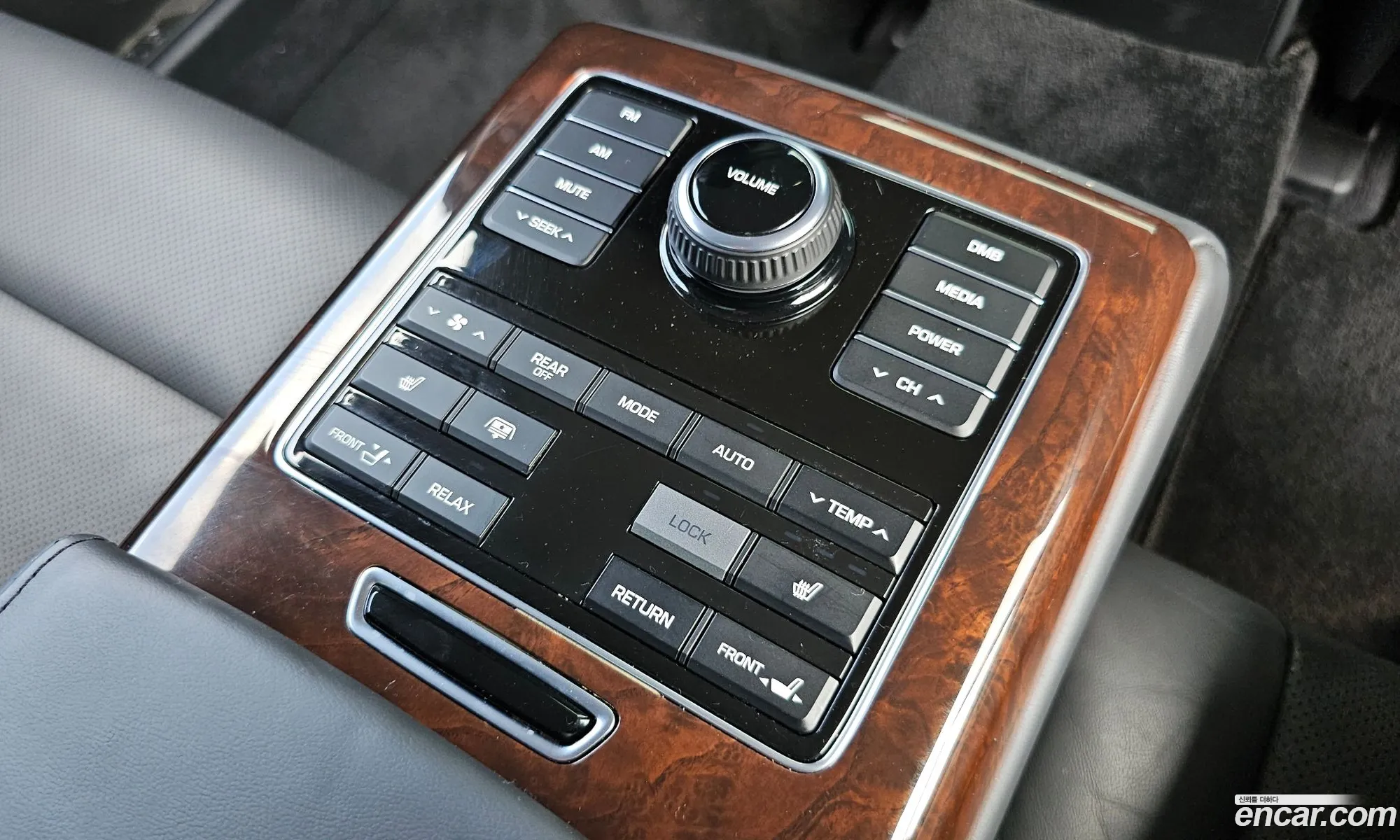 Hyundai Equus 2015 — 17